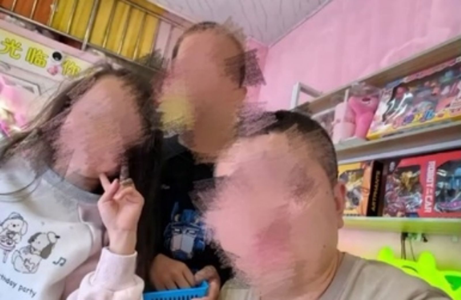 懷疑妻做擦邊直播、不滿離婚！狠夫竟「餵子女喝農藥慘死」…她崩潰嘆：女兒眼睛都沒閉上