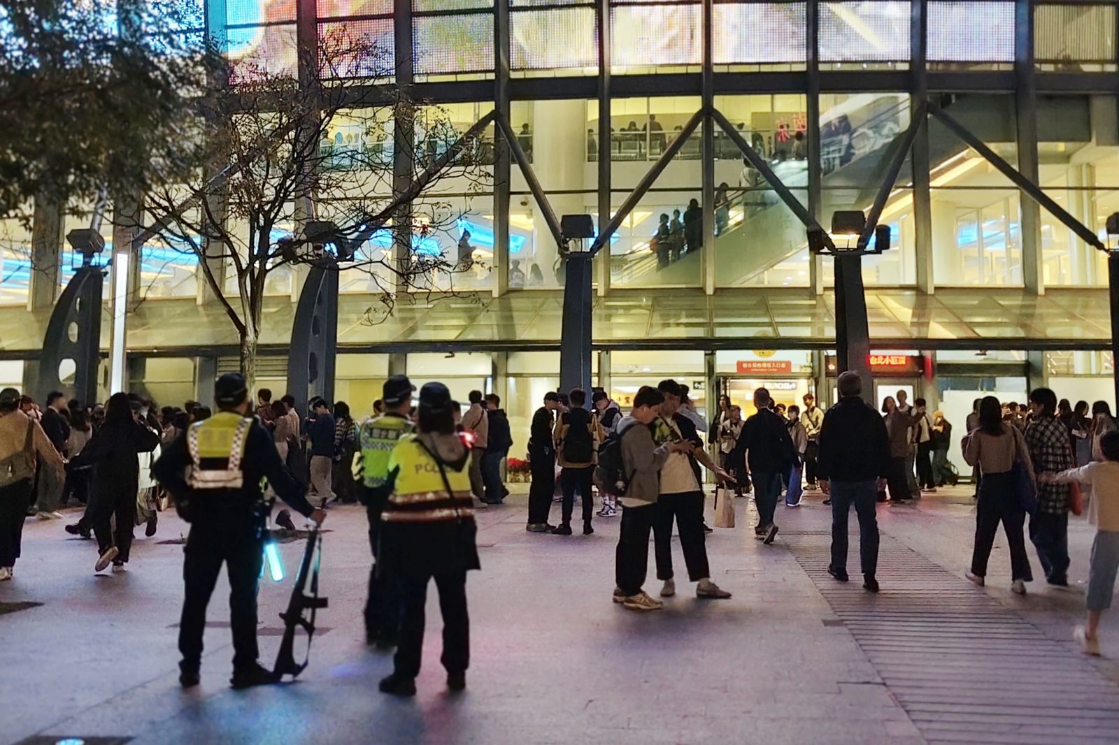 北捷隨機殺人釀4死！宇宙人今晚攻蛋　警方配長槍駐守維安