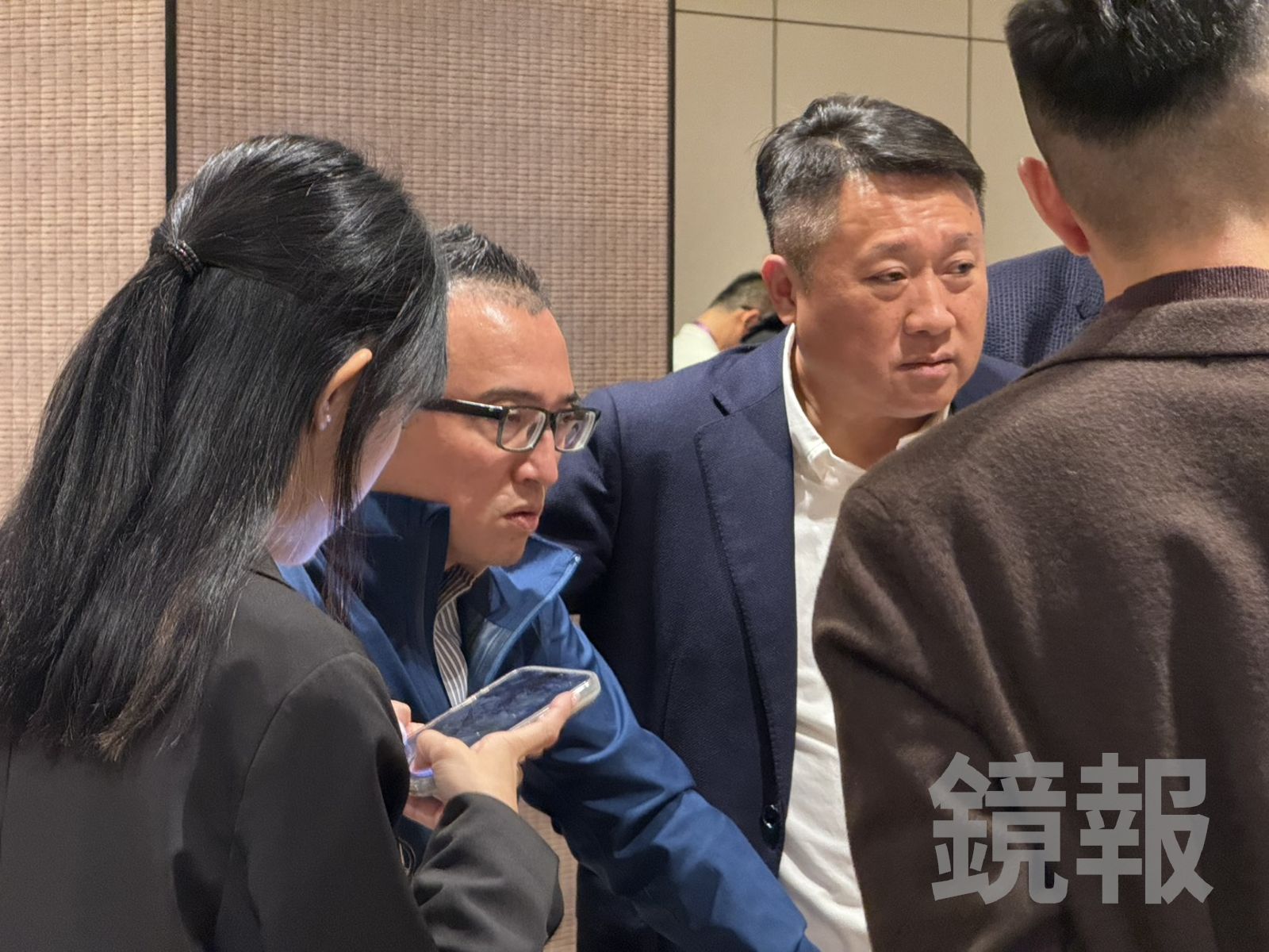 「鄭黃會」明天下午登場，雙方幕僚今日先行場勘，圖左為民眾黨秘書長周榆修，右為國民黨副秘書長李哲華。（圖／李奇叡攝）