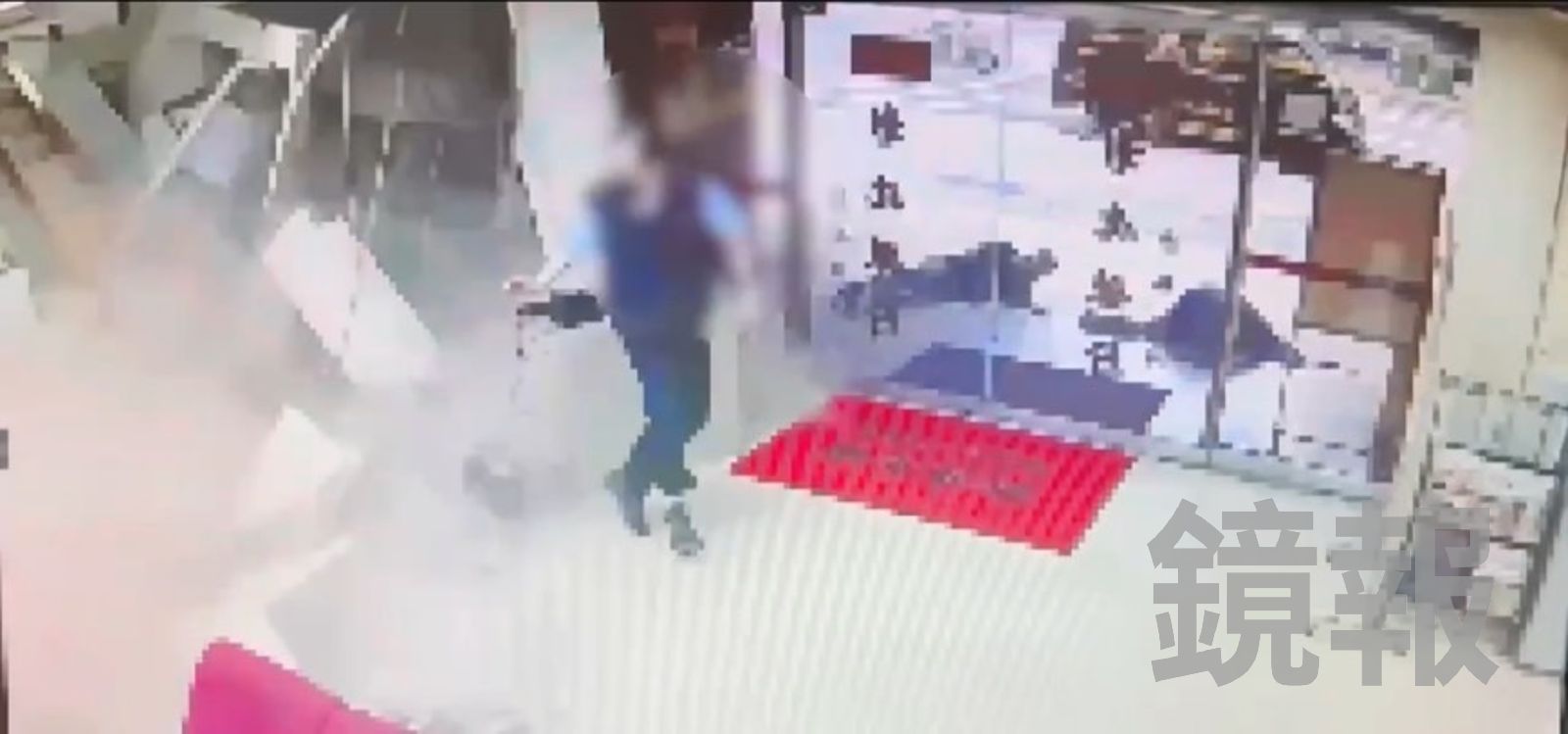 生死一瞬間!三立採訪車暴衝撞爛彰銀 保全「差1秒」險遭吞噬釀10傷