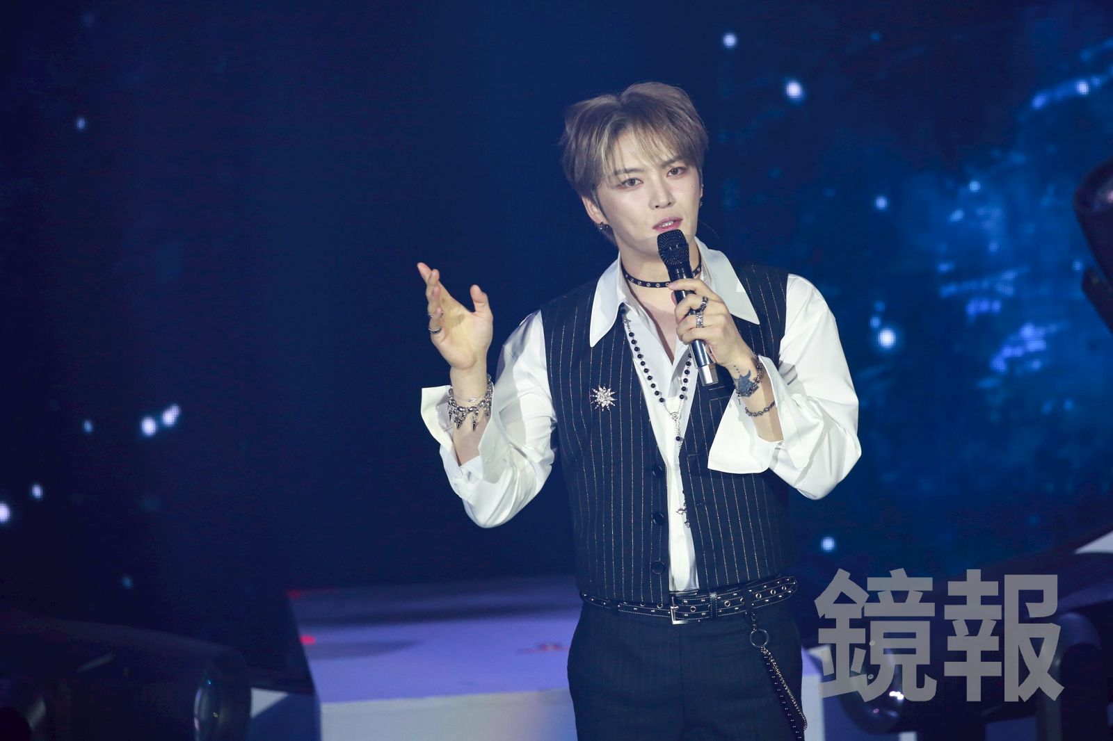 40歲生日趴超寵粉！金在中突變醫生　「近距離聽診」全場尖叫