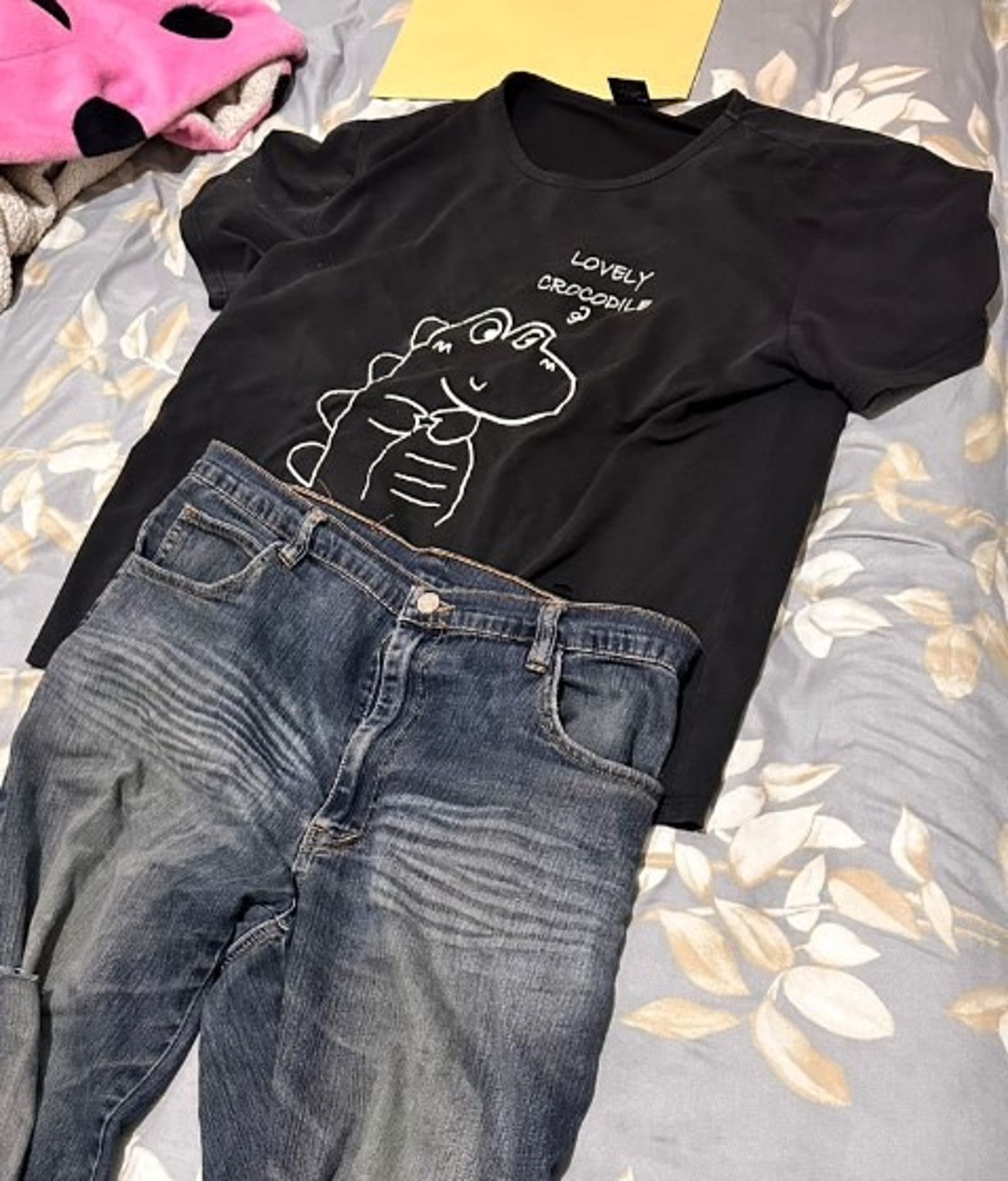 嫌犯作案用衣物並懸掛假車牌作案。翻攝畫面