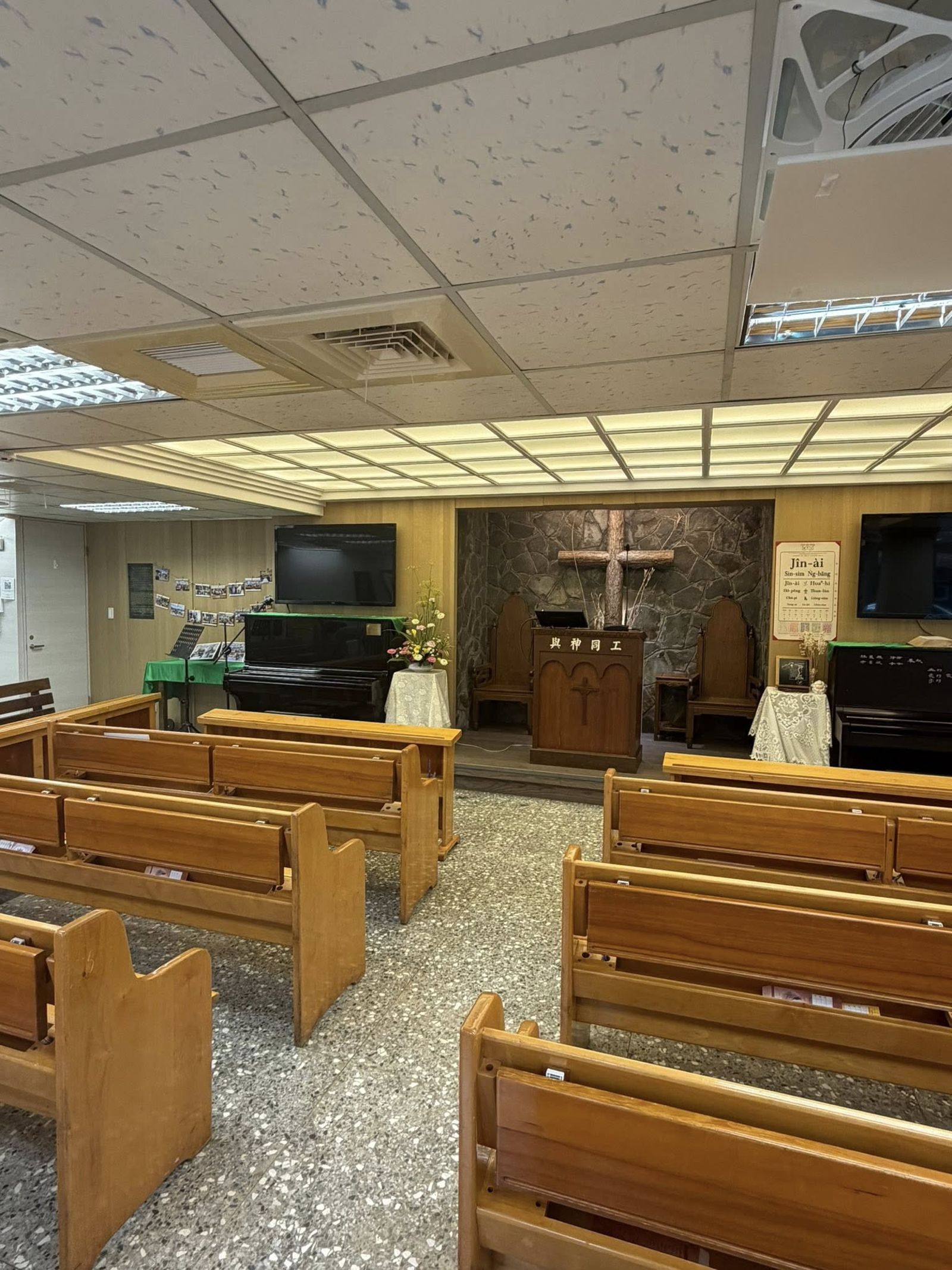 賈永婕分享教會內部。翻攝臉書