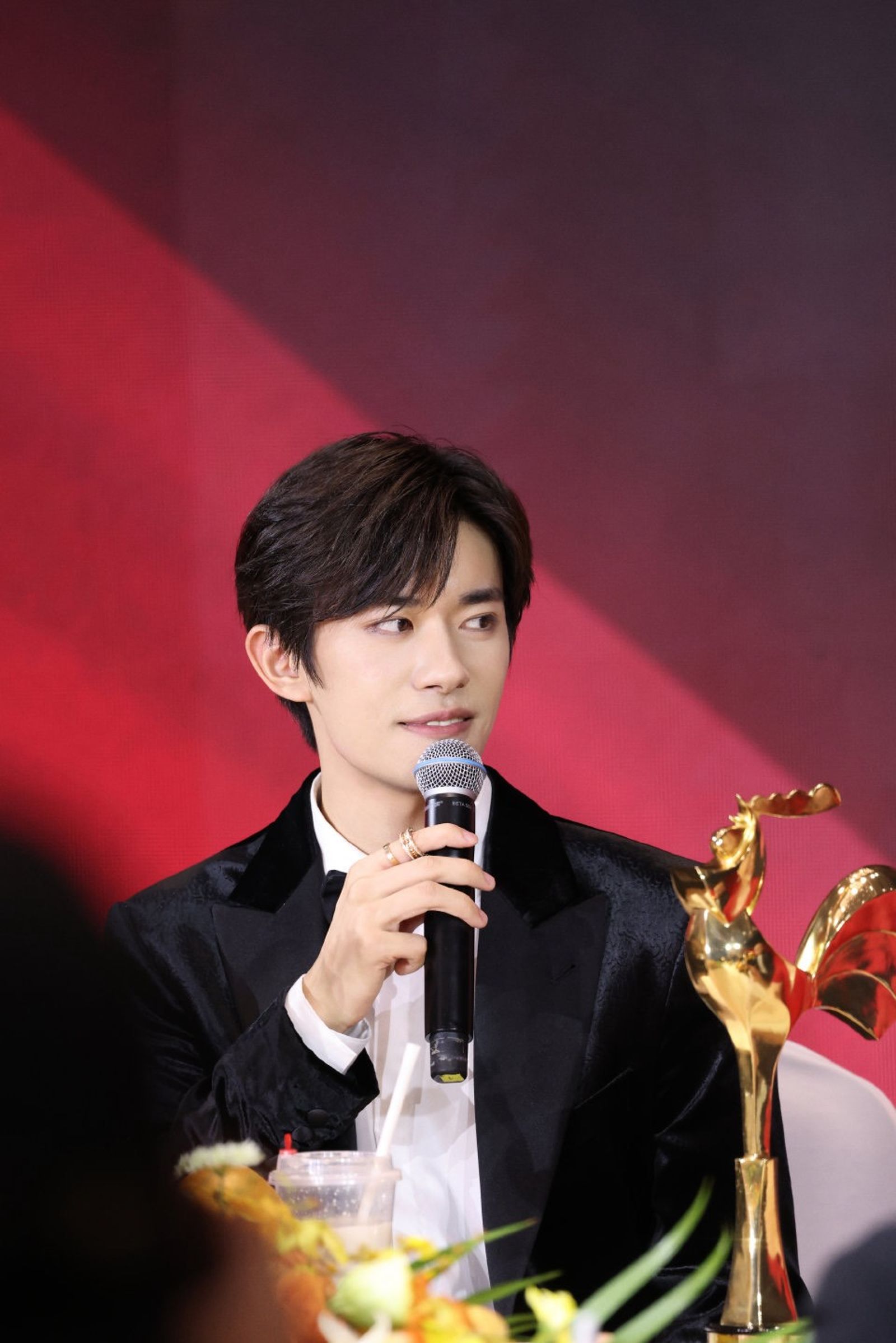 易烊千璽被問到感情問題一度尷尬。翻攝微博