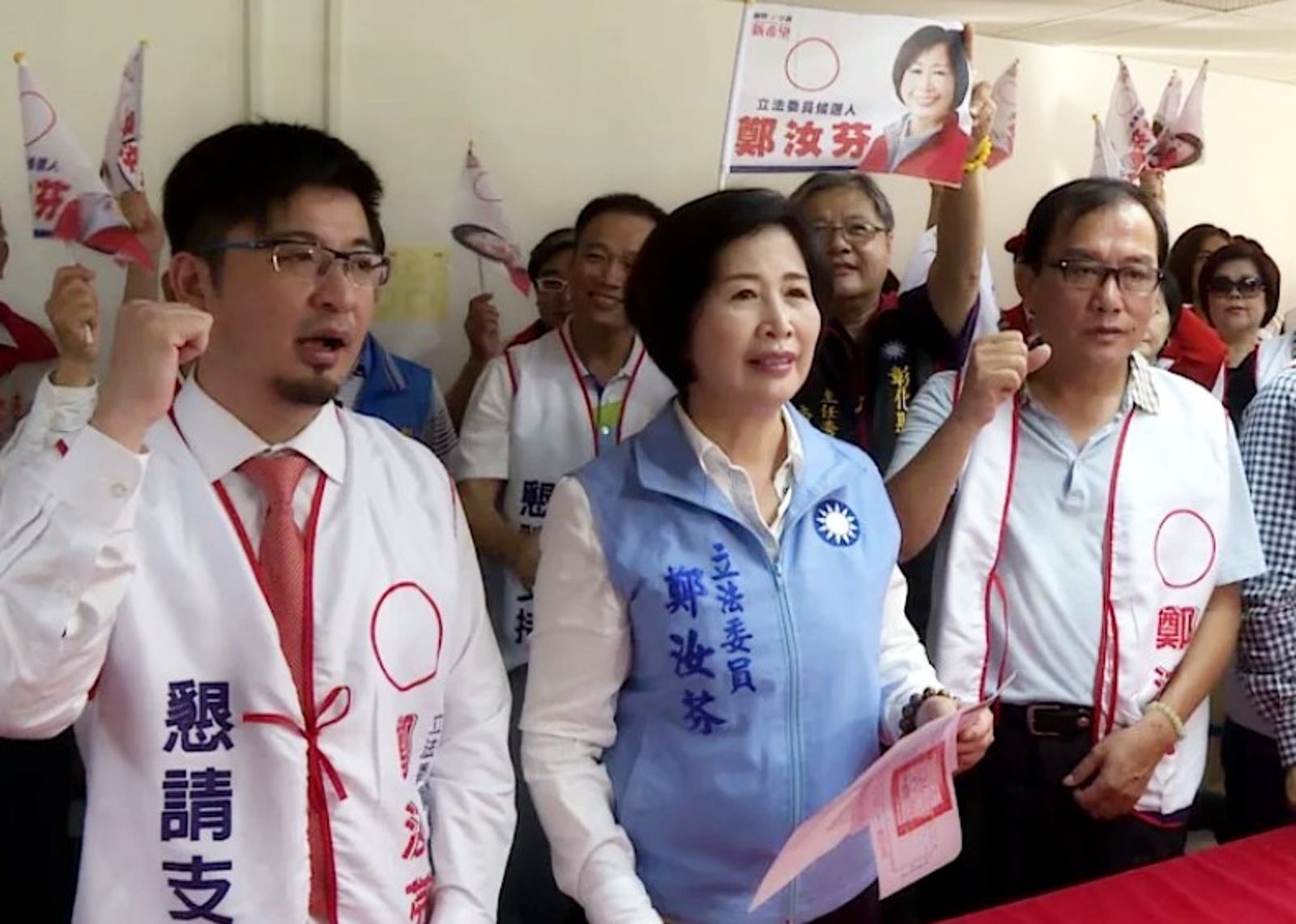 彰化縣議長謝典霖(左起)、謝母鄭汝芬、謝父謝金隆被控涉嫌賄選。資料照片