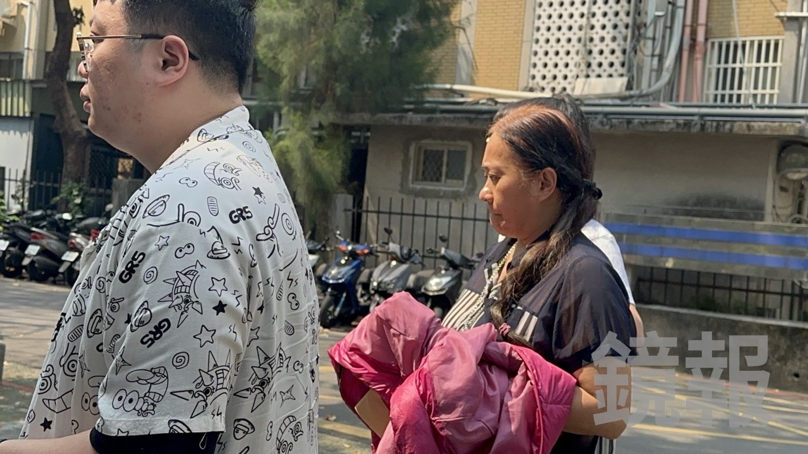 「庫錢灰」塞滿山坡！殯葬業疑省處理費亂倒5噸灰燼　北檢出手帶回4人