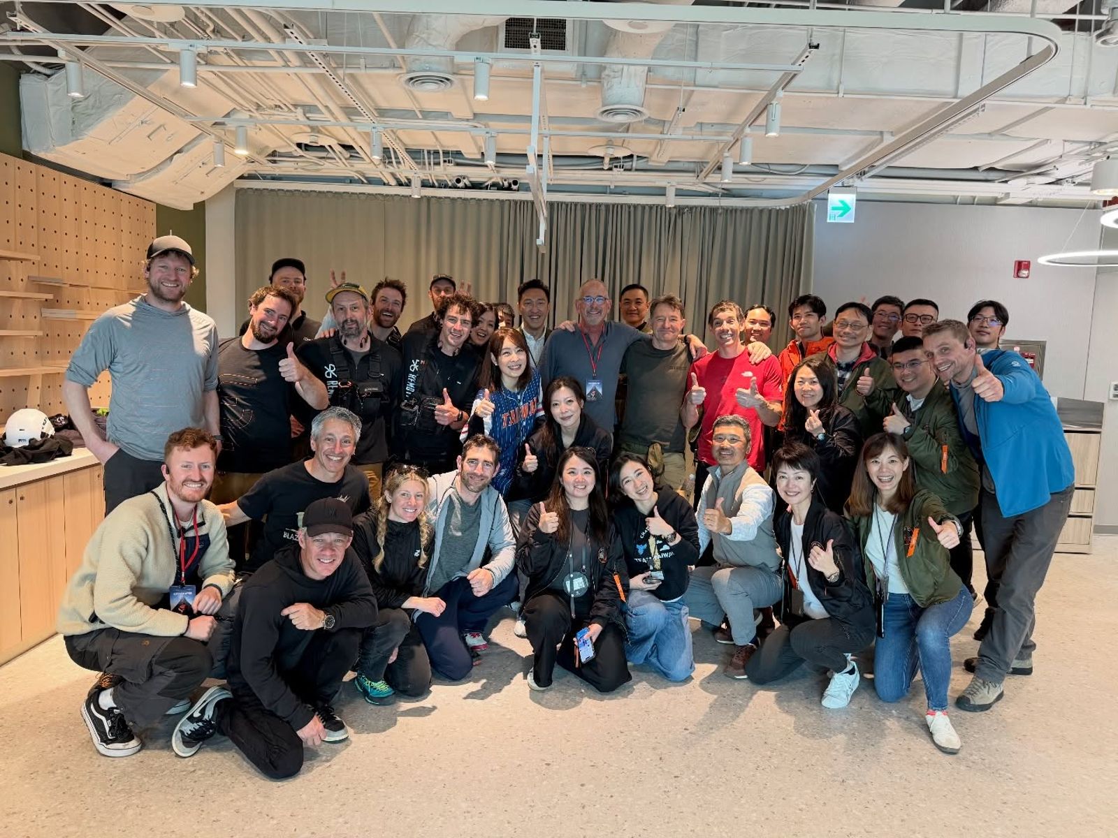 賈永婕和團隊合照。翻攝賈永婕臉書