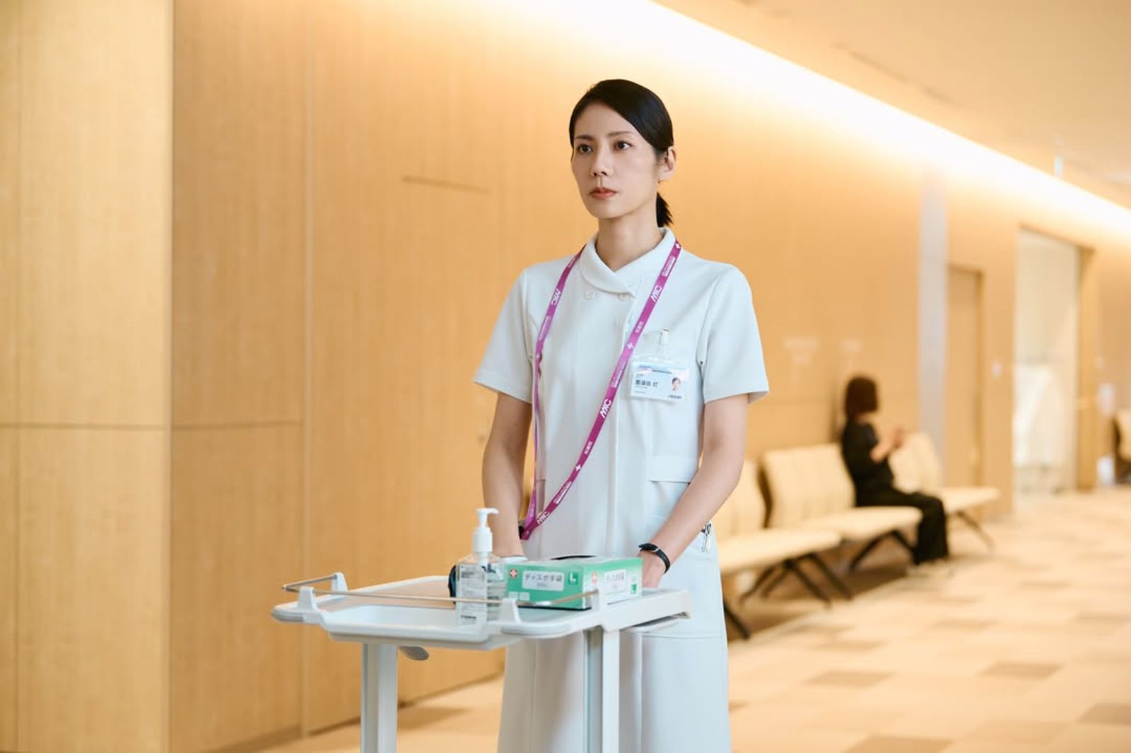松下奈緒相隔五年再度穿上同套護理師服裝,笑說:「還穿得下真是太好了!」圖/翻攝自IG@analognurse_ex