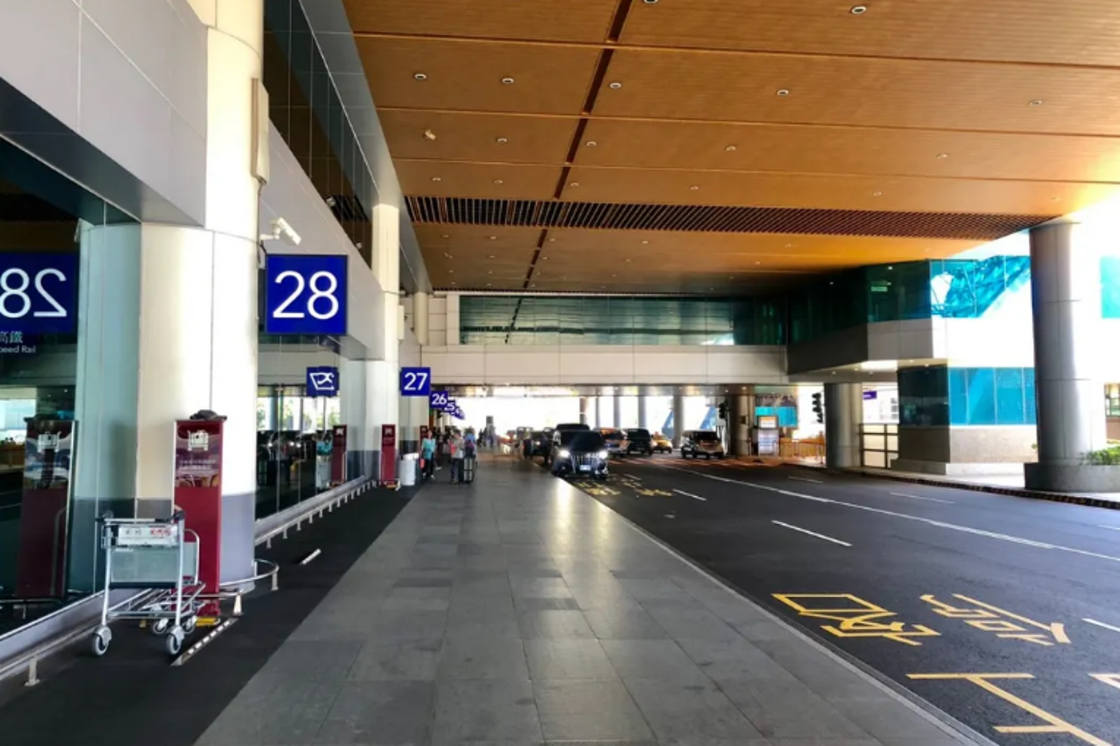 接送機注意！桃園機場明年啟用「科技執法」　停超過3分鐘要罰錢了
