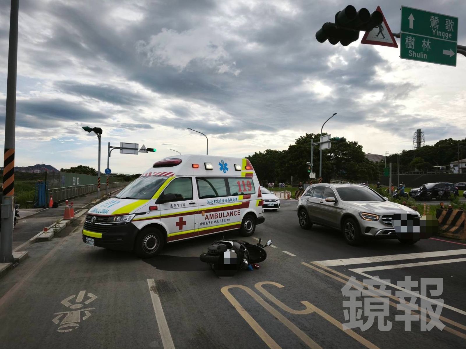 快訊／新北樹林堤外驚悚車禍　男騎士被追撞「滿臉血」命危搶救中！