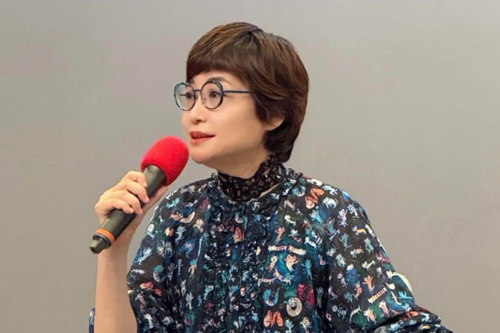 張曼娟忘記帶現金,向按摩店老闆借1000元,竟衍生出「數學題目」。圖/張曼娟臉書