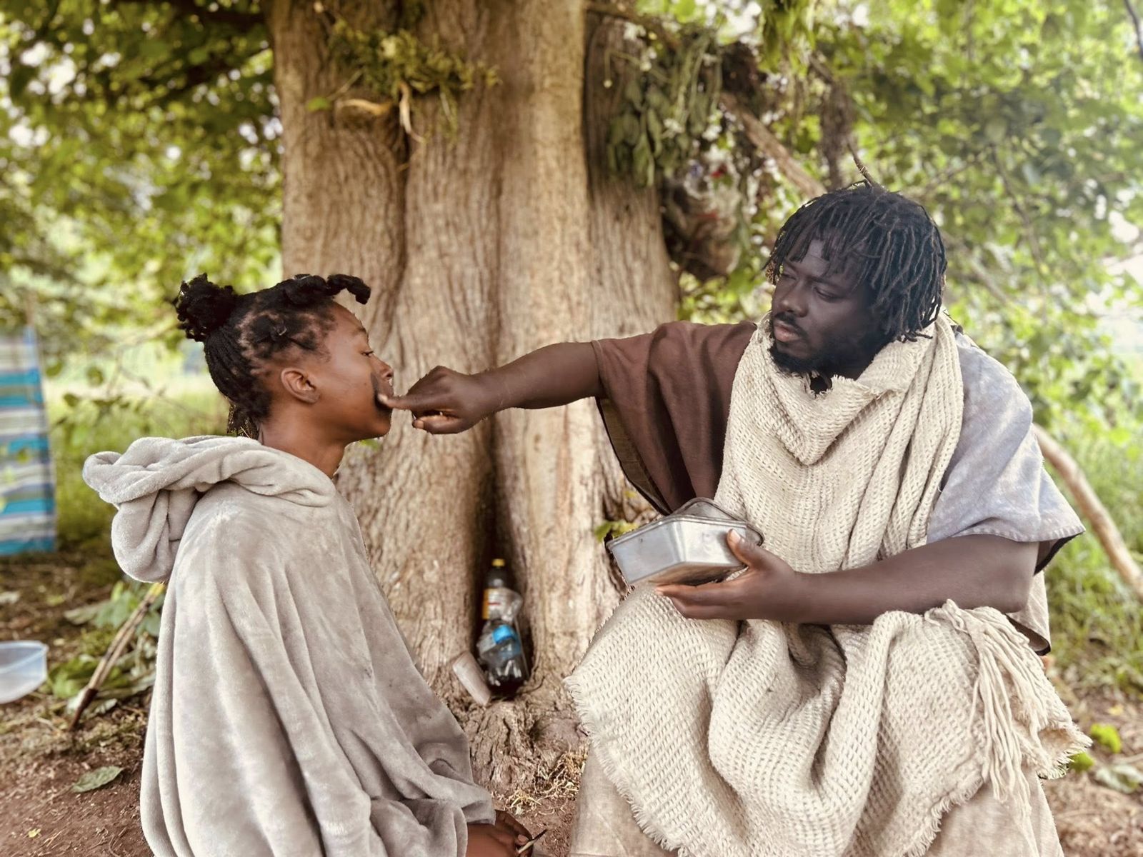 21歲媽帶嬰失蹤3月…竟投奔蘇格蘭森林「改名當國王二妻」！還要服侍王后起居