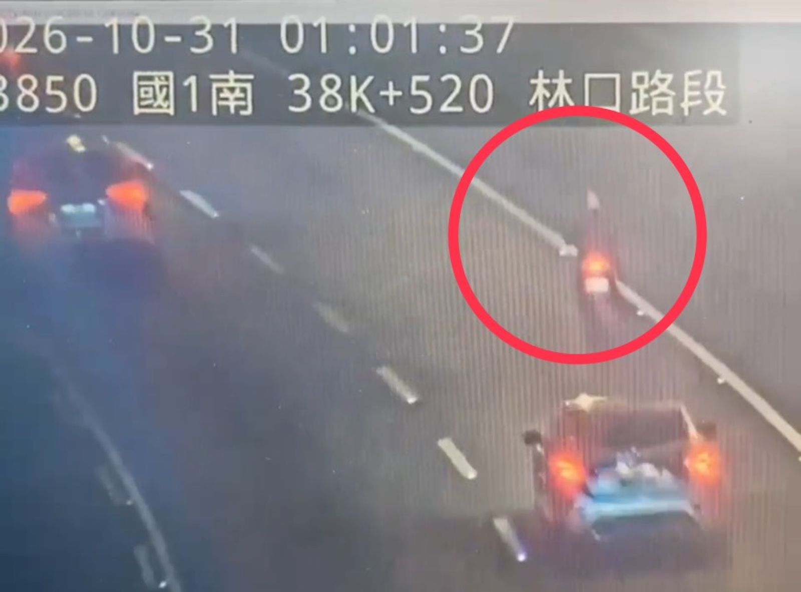 陳姓男子誤闖國道1號,當眾跳橋身亡。翻攝畫面