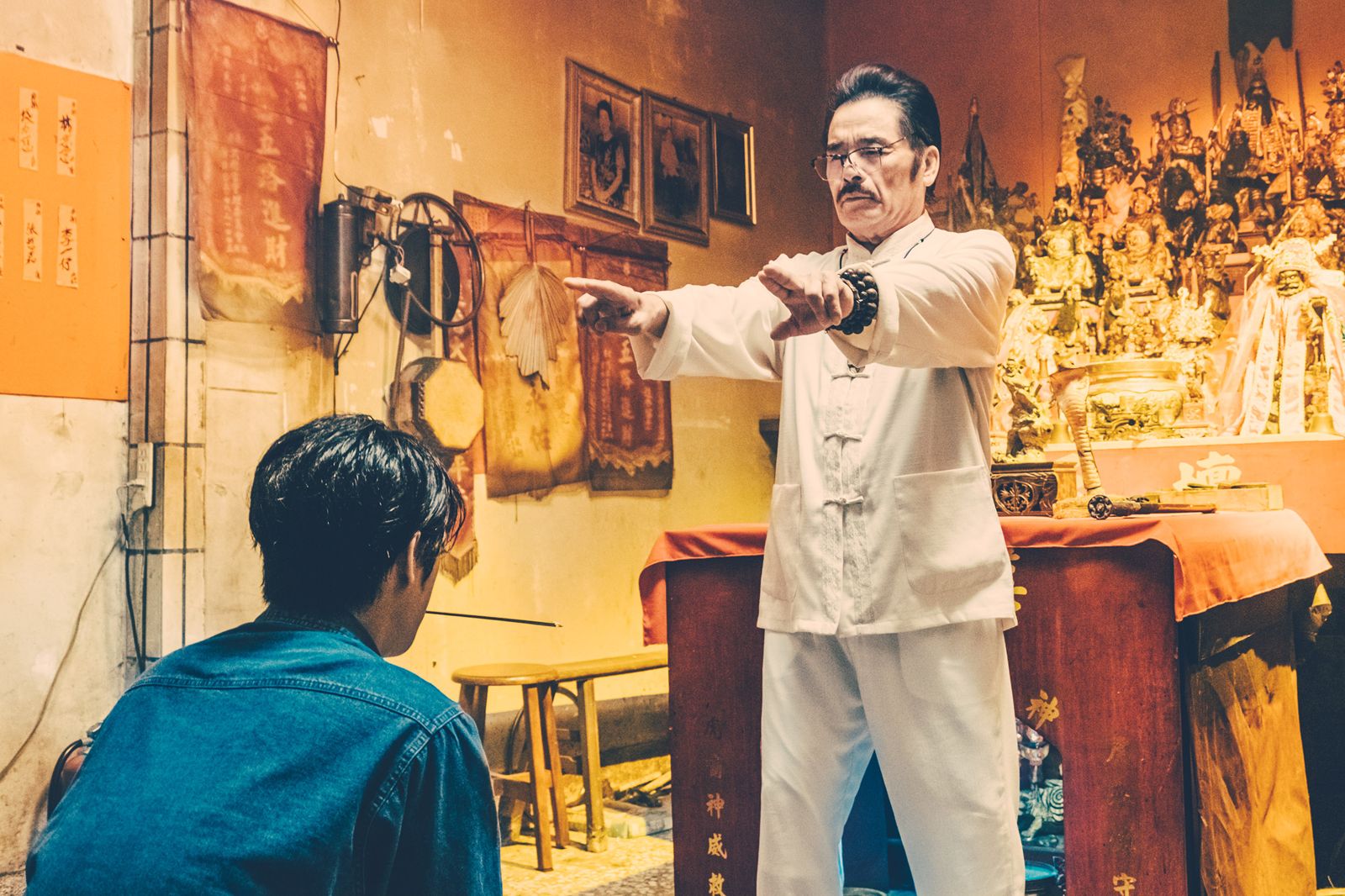 78歲雷洪驚傳身體有異狀！脊椎開刀住院10天　昔6妻妾全跑光...術後1個半月現況曝光