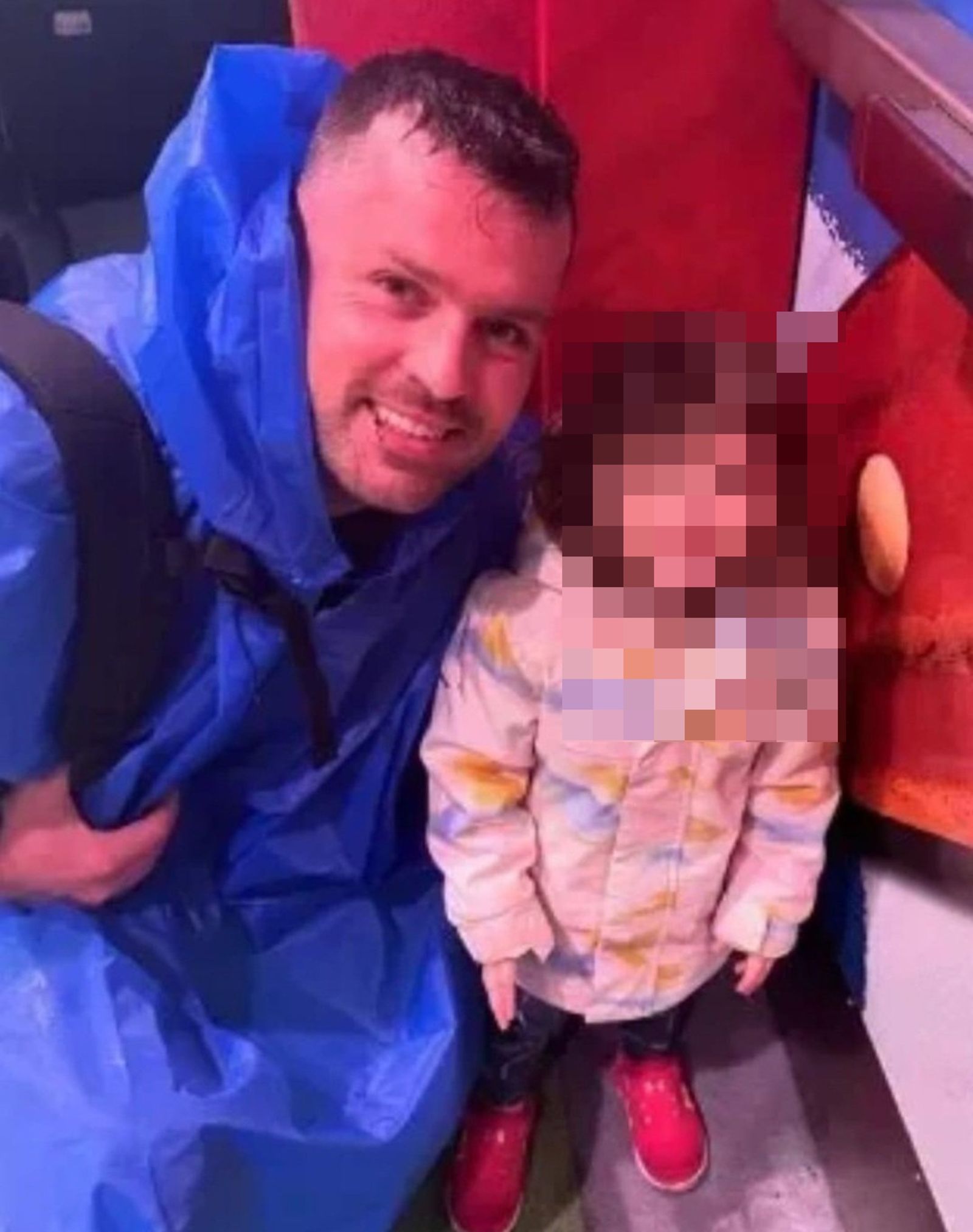 美國一名男子將2歲女兒留在車裡,導致女兒活活熱死。圖/翻攝自X