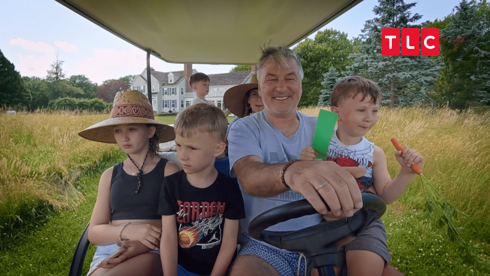 65歲亞歷鮑德溫帶7娃挑戰全職老爸　真實人生比戲劇更精彩