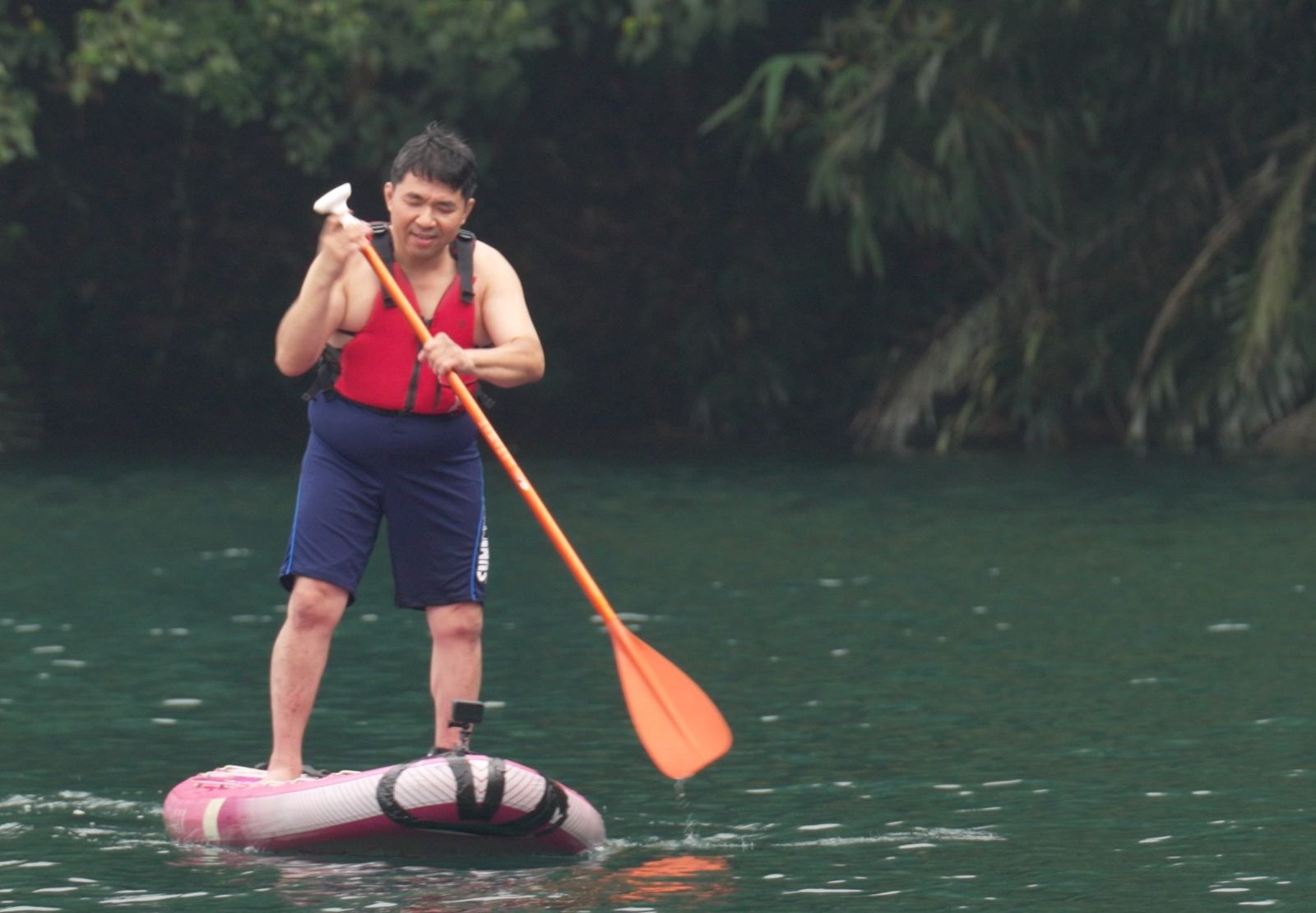 18歲一夕失明、50歲挑戰日月潭SUP 林家興幽默談落水:旁邊的人比我還怕