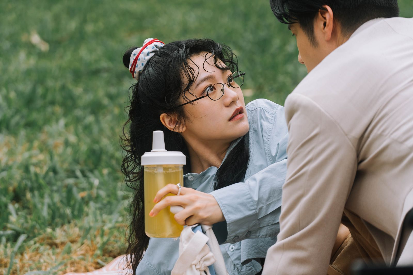 《就算一個人也可以好好的吃飯2》李玲葦（左）即將與胡宇威相遇。公視+提供