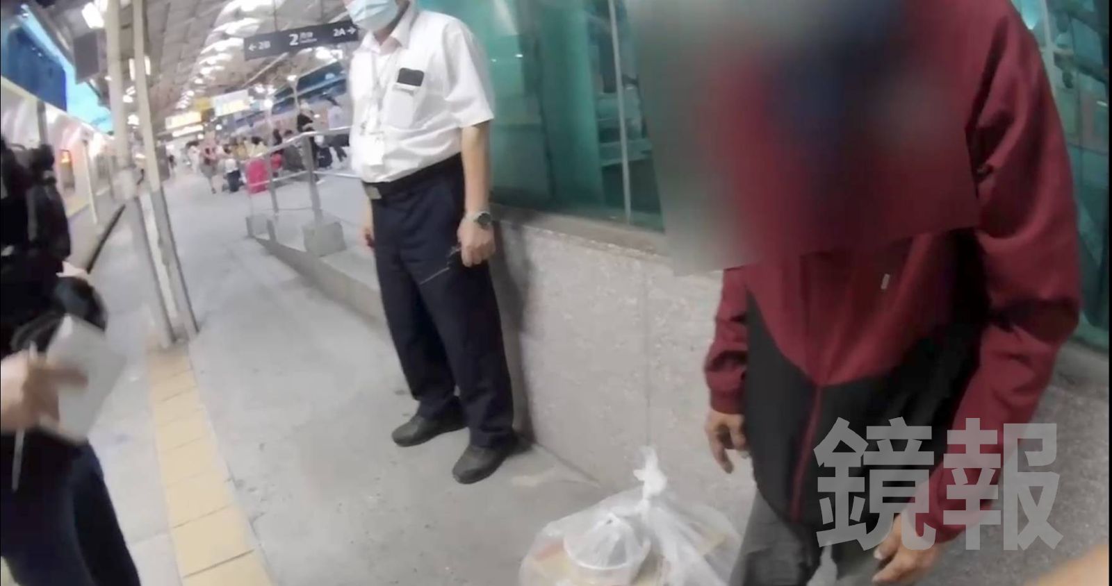 台鐵驚魂！阿伯不滿座位被占竟亮廚刀　鐵警急扣刀具帶離車廂