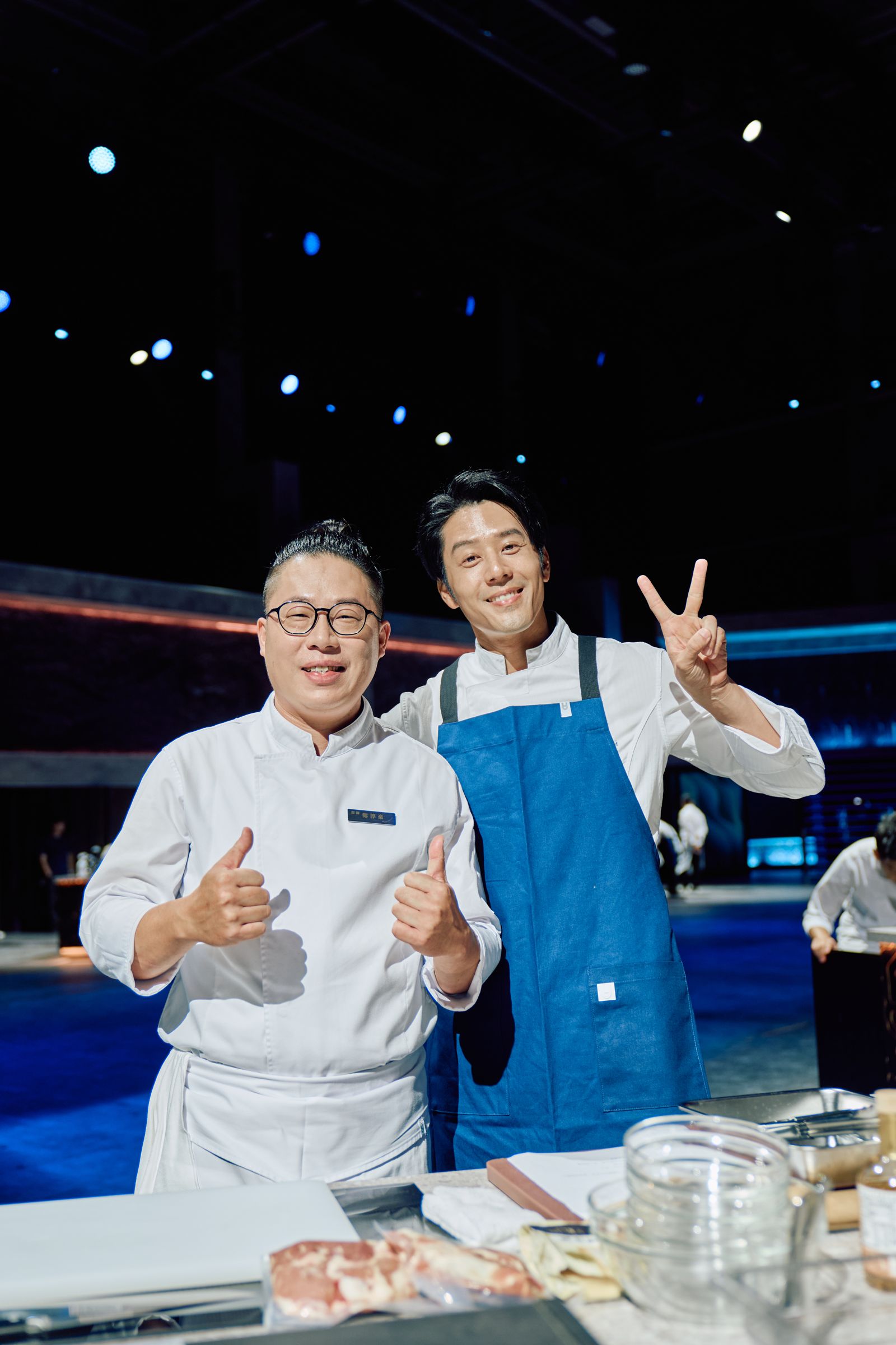 主廚Will高郁晧向胡宇威大打「舊情誼」牌。華視提供