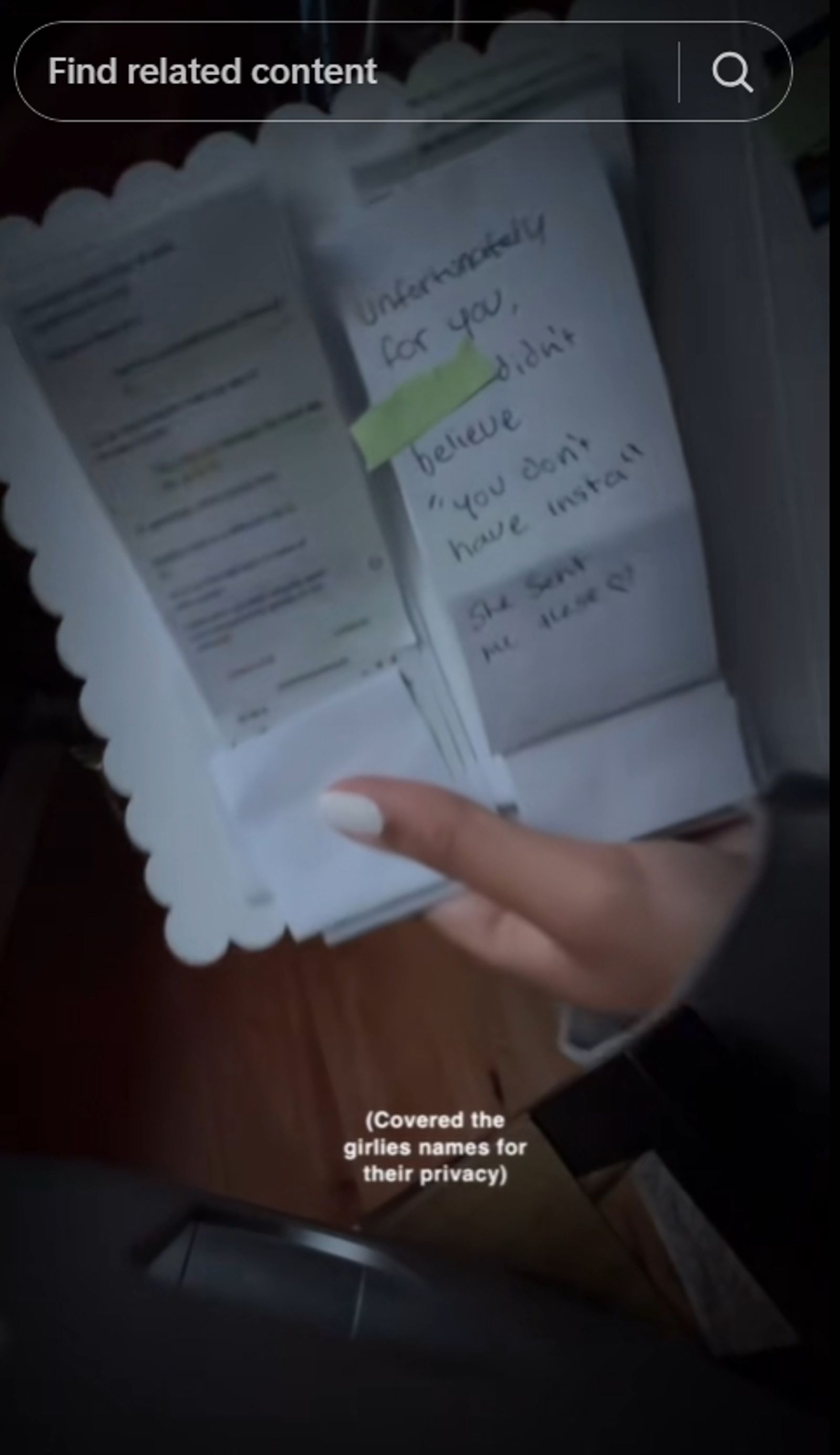 瑪莉莎將男友的出軌私訊全印出來送給男友。圖／翻攝自TikTok