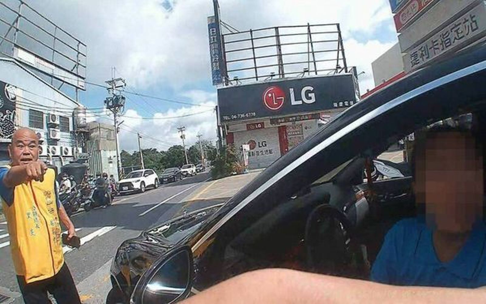 演員「黑支」直播嗆警 違規掛牌遭取締還質疑警侵犯人權