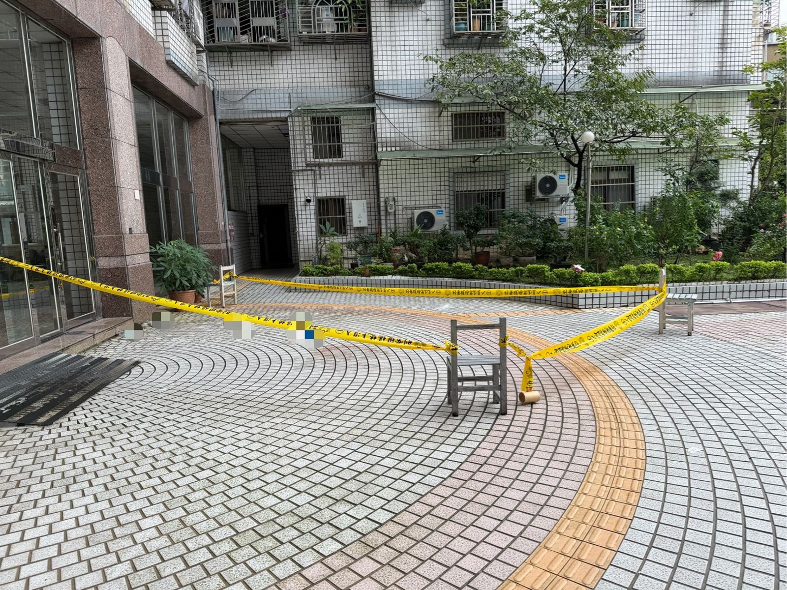 碰!中和社區午間傳巨響 婦人倒地「動也不動」送醫搶救無效