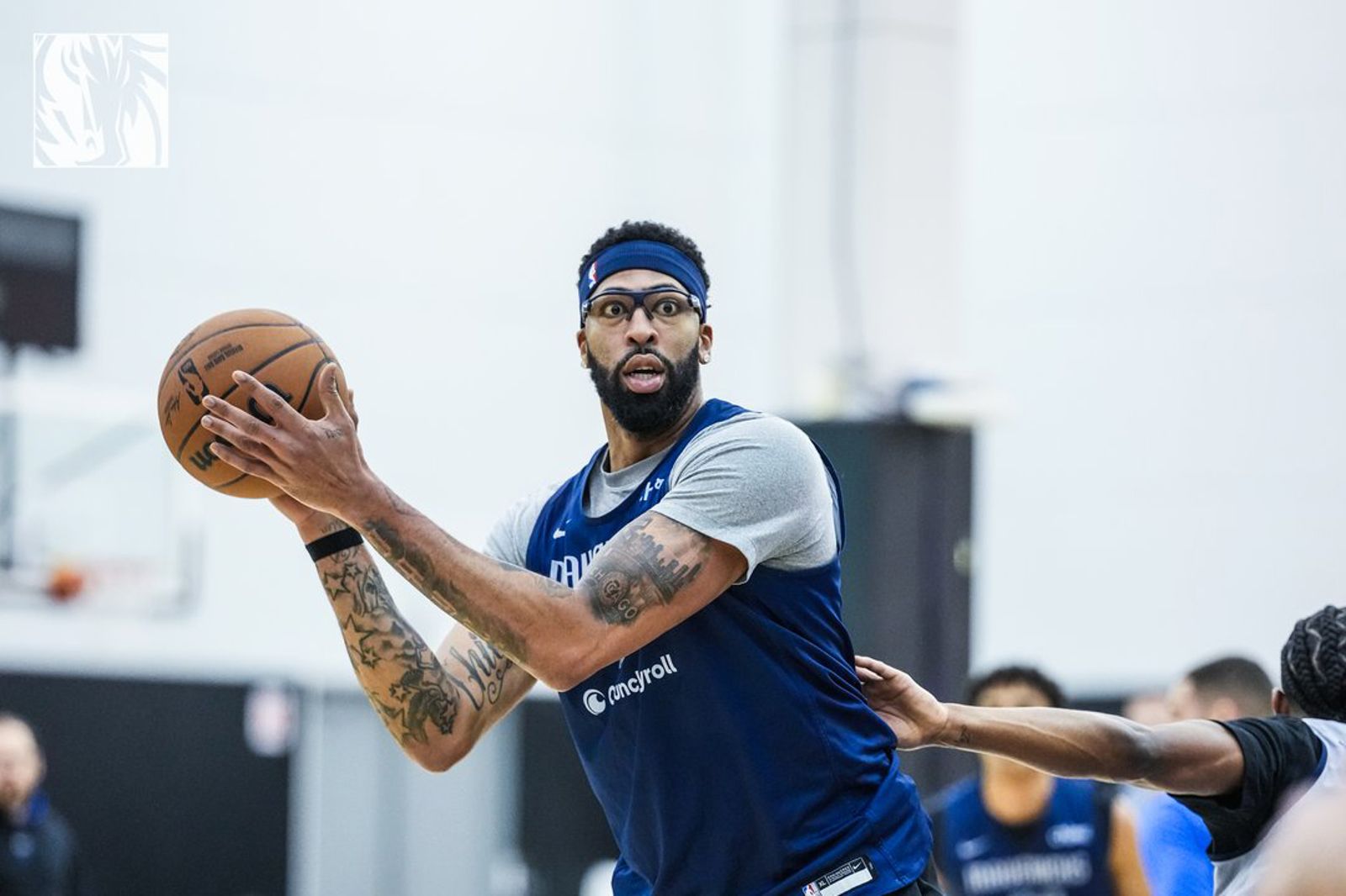 傳言賽季報銷AD發文駁斥　「濃眉」Davis左手傷勢免手術　缺陣時程出爐