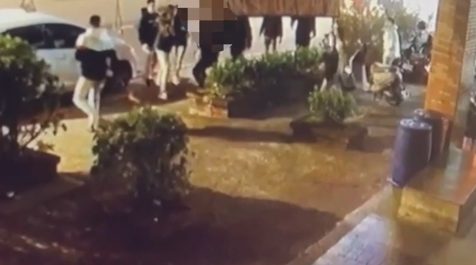 女女戀三角關係引爆衝突　多人當街揮刀1女腿遭砍傷勢嚴重難復原
