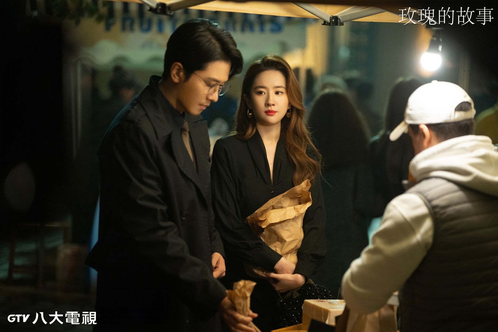 彭冠英（左）與劉亦菲（右）主演的《玫瑰故事》最近拿下平台收視冠軍。八大電視提供