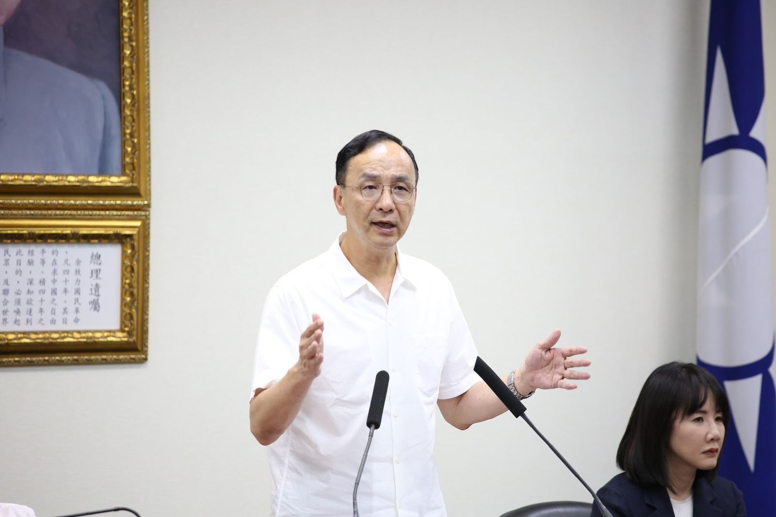 淡江大橋掛「最親民賴總統」紅布條　朱立倫酸：是個笑話