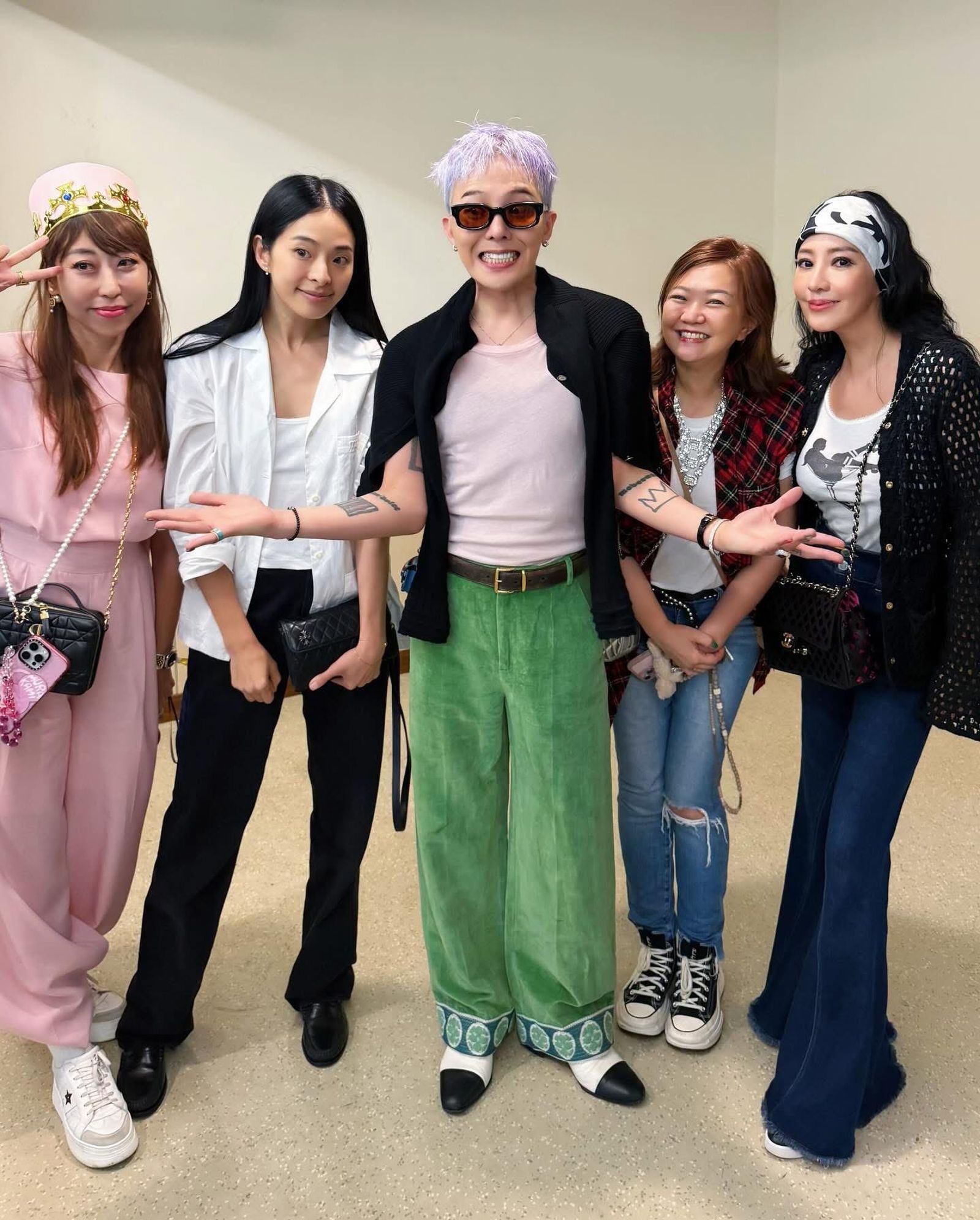 關穎（右一）前幾天才去朝聖GD演唱會。翻攝關穎臉書