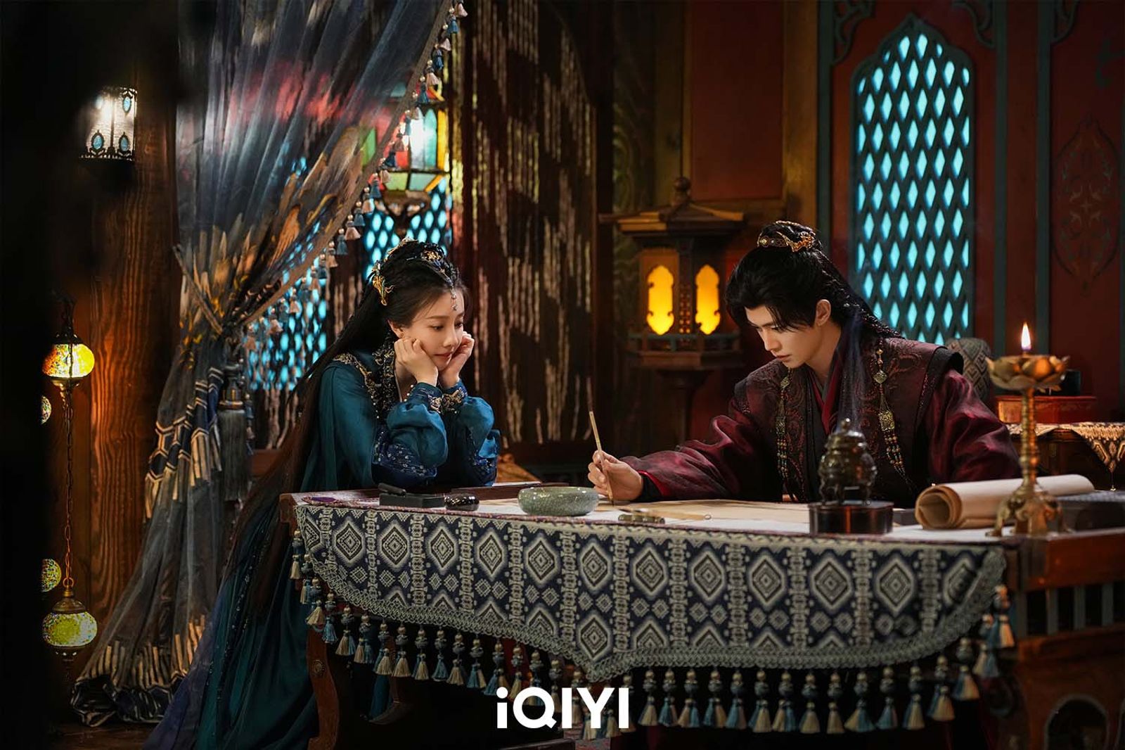 《佳偶天成》任嘉倫（右）與王鶴潤先婚後愛。愛奇藝國際版提供