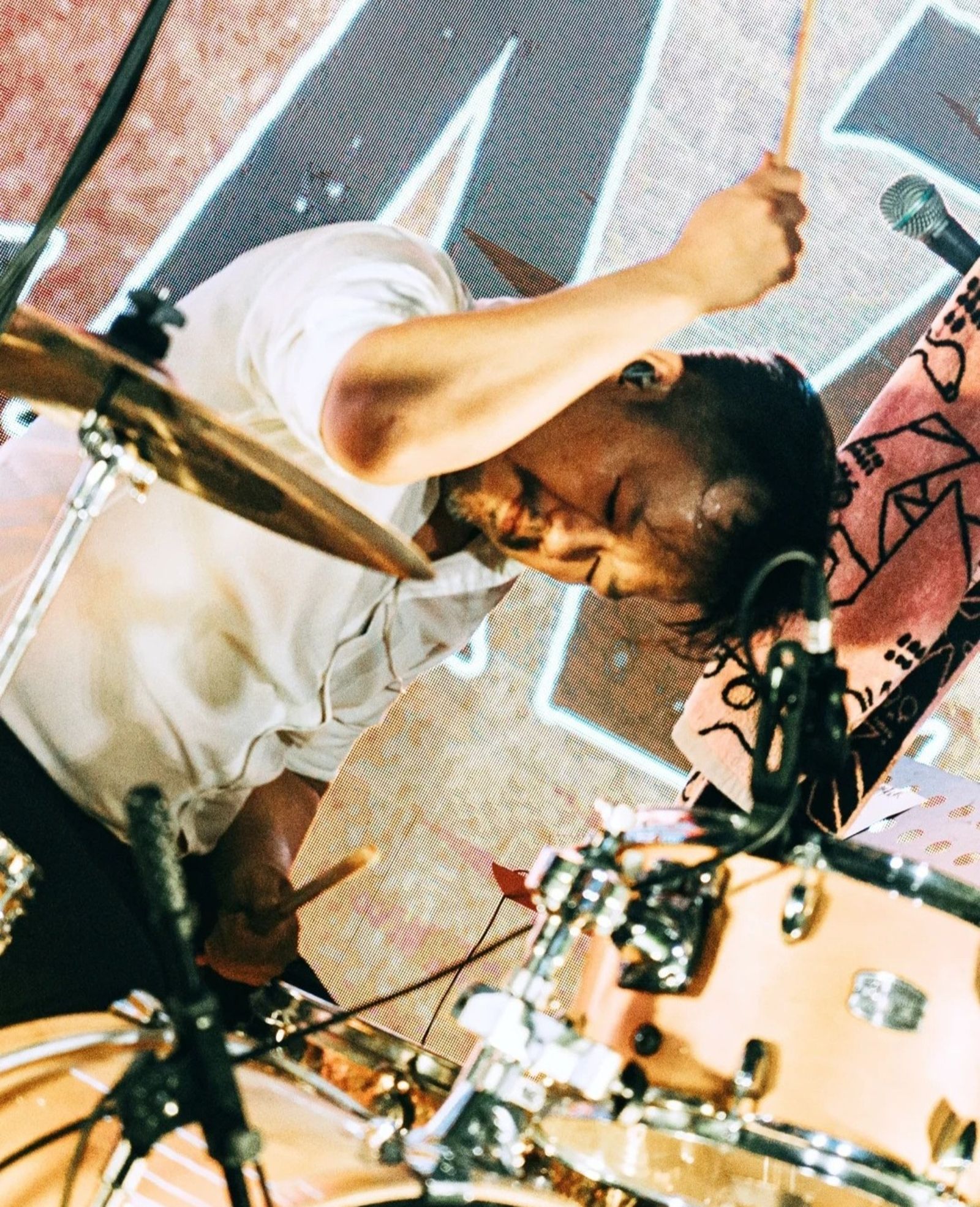 東祐個性隨和，是團員相處間的潤滑劑。翻攝IG