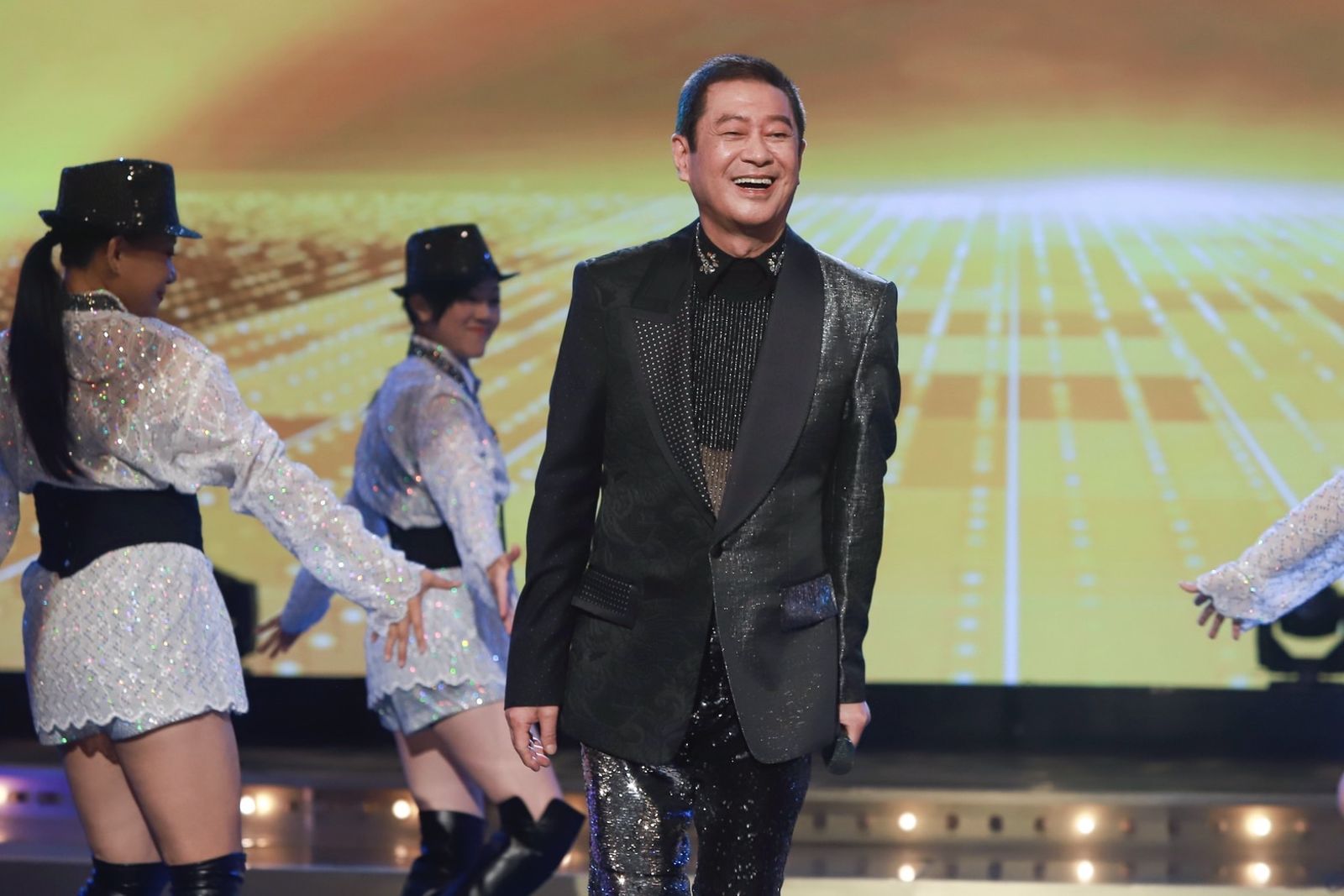 《超級冰冰Show》邀請到歌王蔡小虎。民視提供