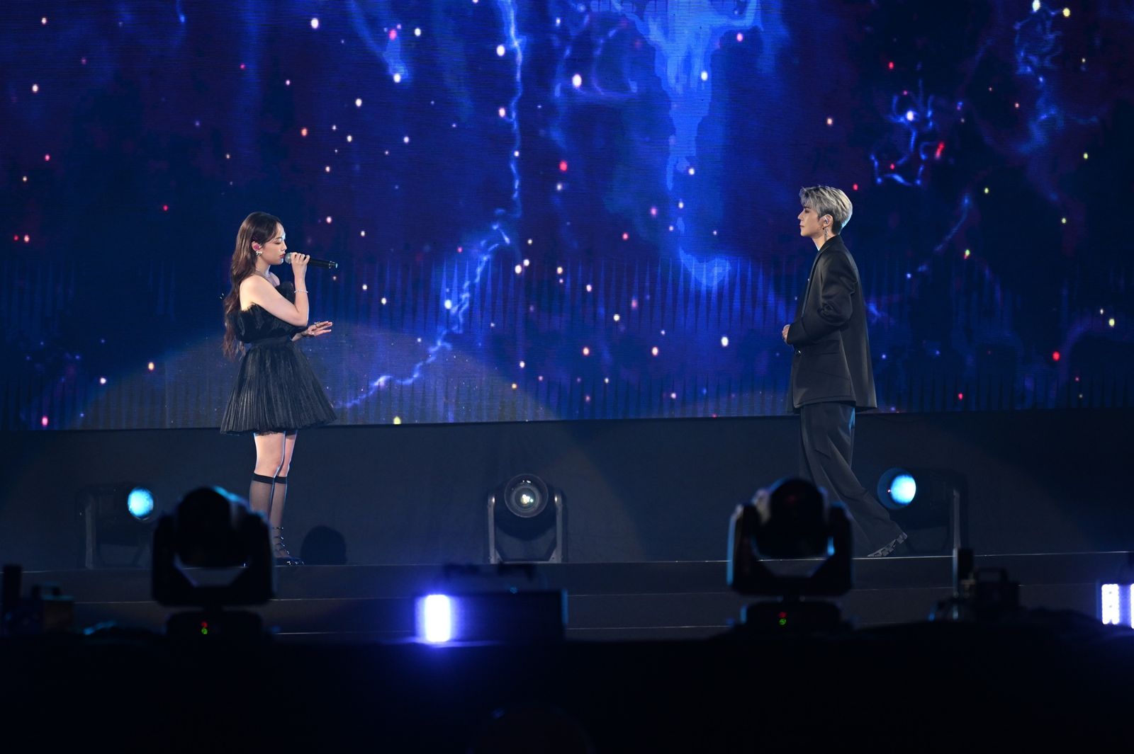 畢書盡28日與師妹Angie 安吉合唱〈我比從前想你了〉。新傳媒YES 933提供