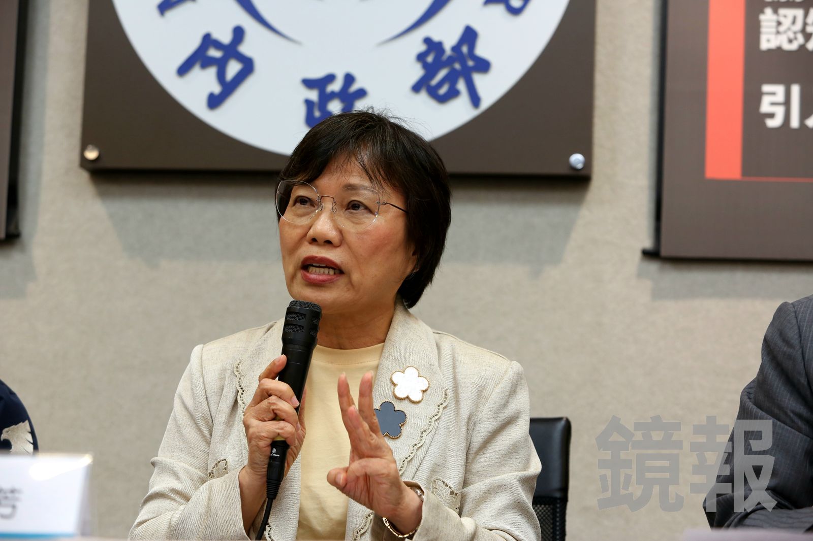 徐春鶯涉反滲透法等罪判7年 劉世芳:可撤定居資格、須在台服刑