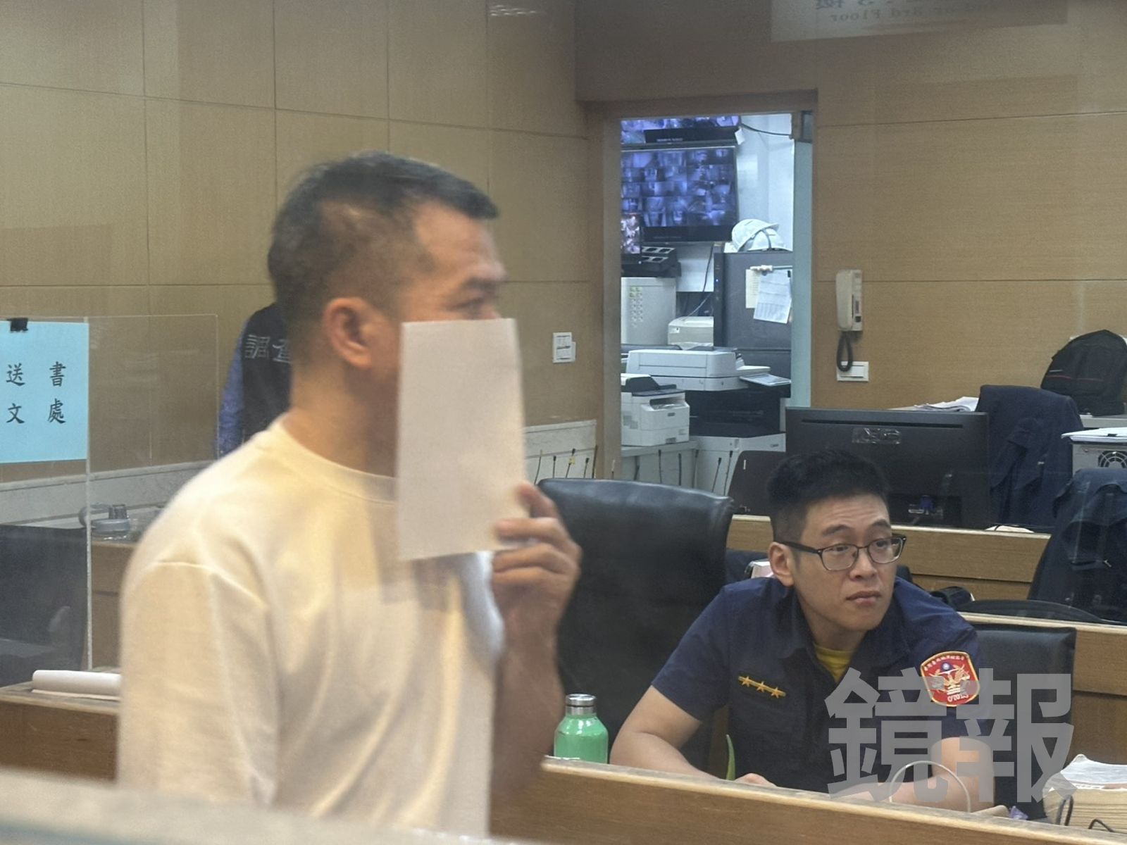 安盛公司業務員被約談。馮茵攝