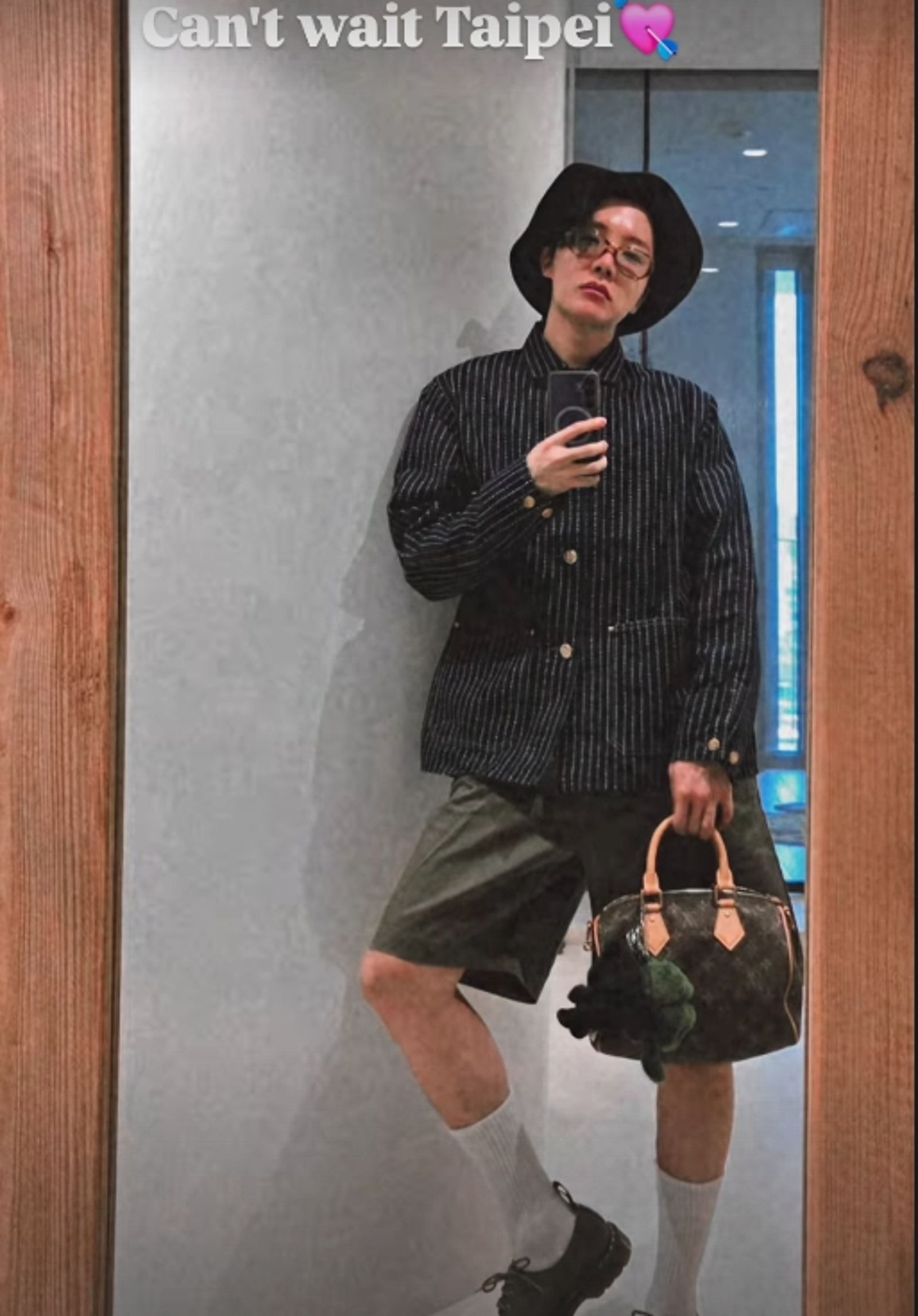 j-hope搶先曝光自己的機場時尚，對台灣歌迷說「等不及去台北」。翻攝IG@uarmyhope