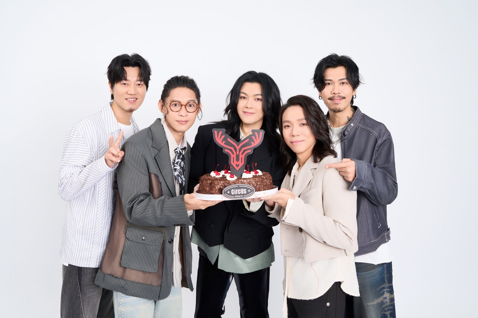 麋先生成團14週年,回憶昔日演出曾只有4名觀眾,如今成功登上小巨蛋,5位團員一路相伴至今,感情深厚。圖/相信音樂