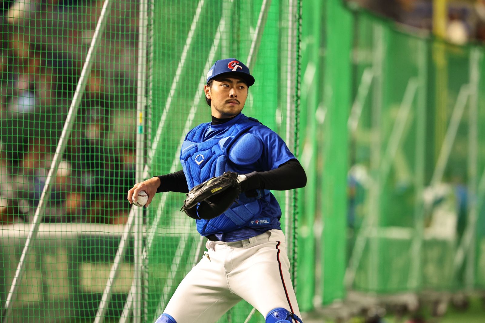 球員林家正驚喜現身戲院，引來社群一片「炫耀合照」文。牽猴子提供