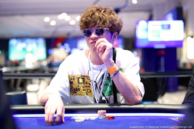 田中圭再戰撲克大賽首日抱回第2名　網勸轉職：別當演員了