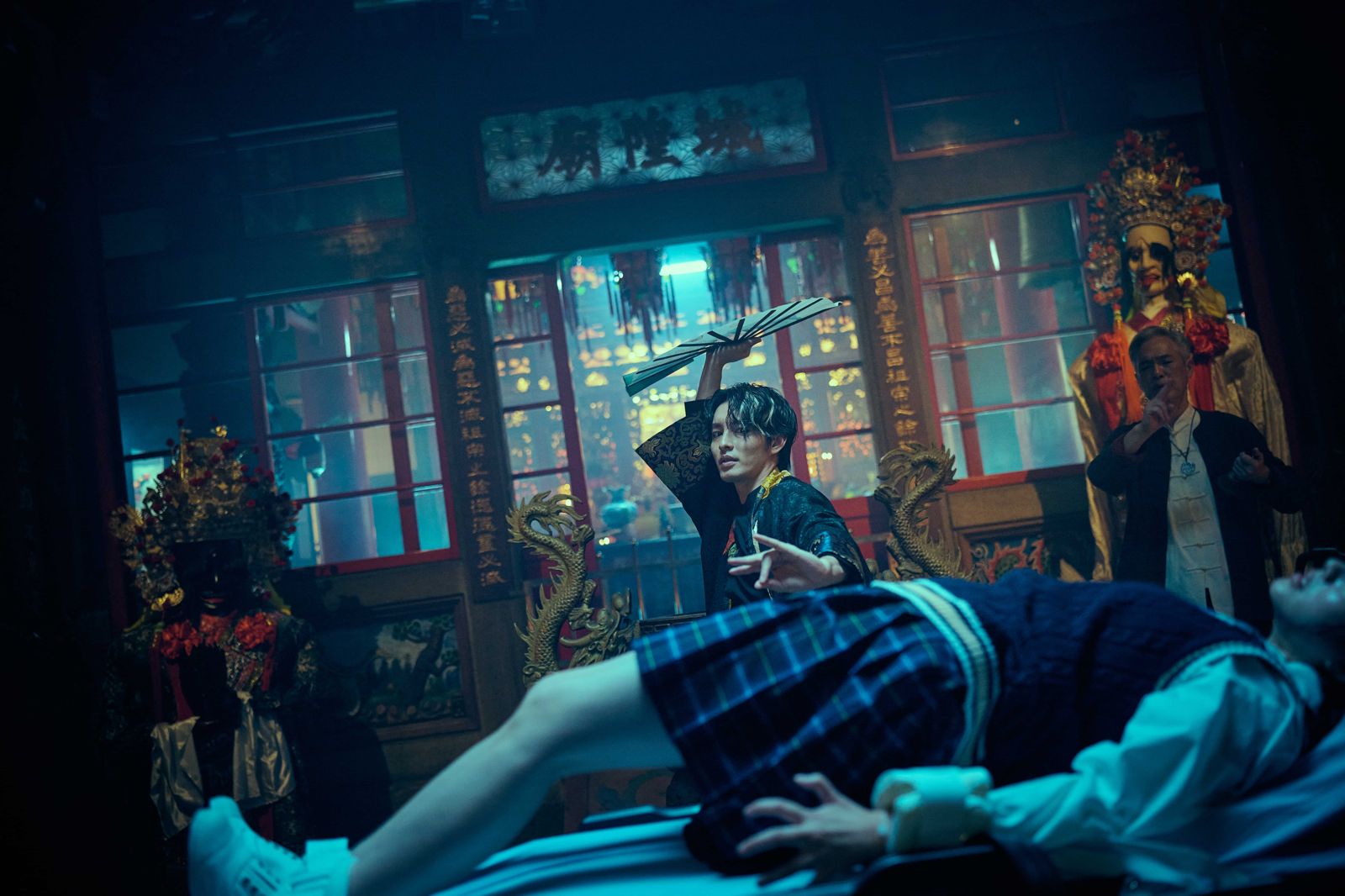 曹佑寧「起乩」感應神祕力量！「何仙姑」附身柔媚撥扇　導演讚「眼神太勾人」