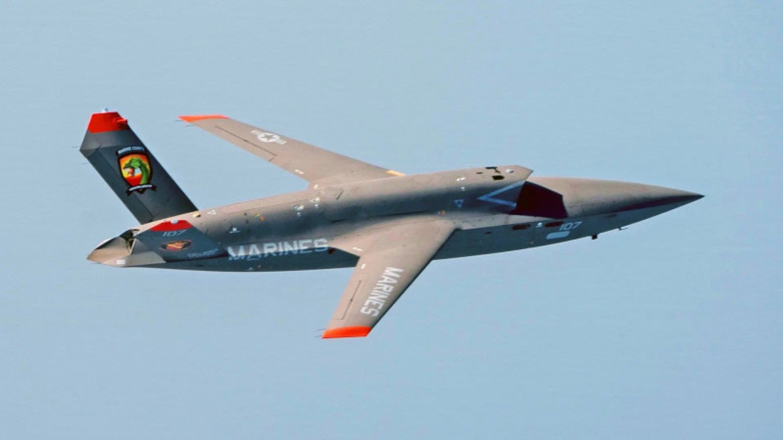 Kratos公司所設計的XQ-58A女武神（Valkyrie）無人僚機（如圖），與速度能達到5倍音速以上的高超音速無人機。圖片取自取自美軍DIVDS網站