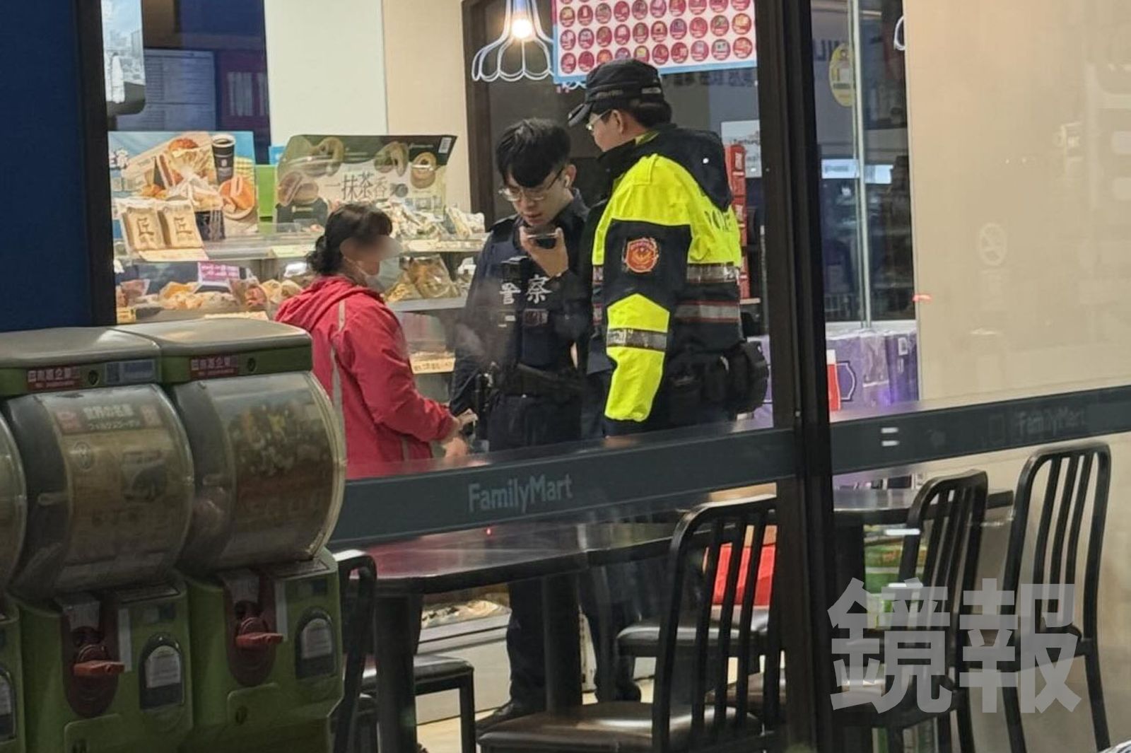 婦人狂買點數還想ATM轉帳　熱心民眾主動出擊「靠這招」阻詐