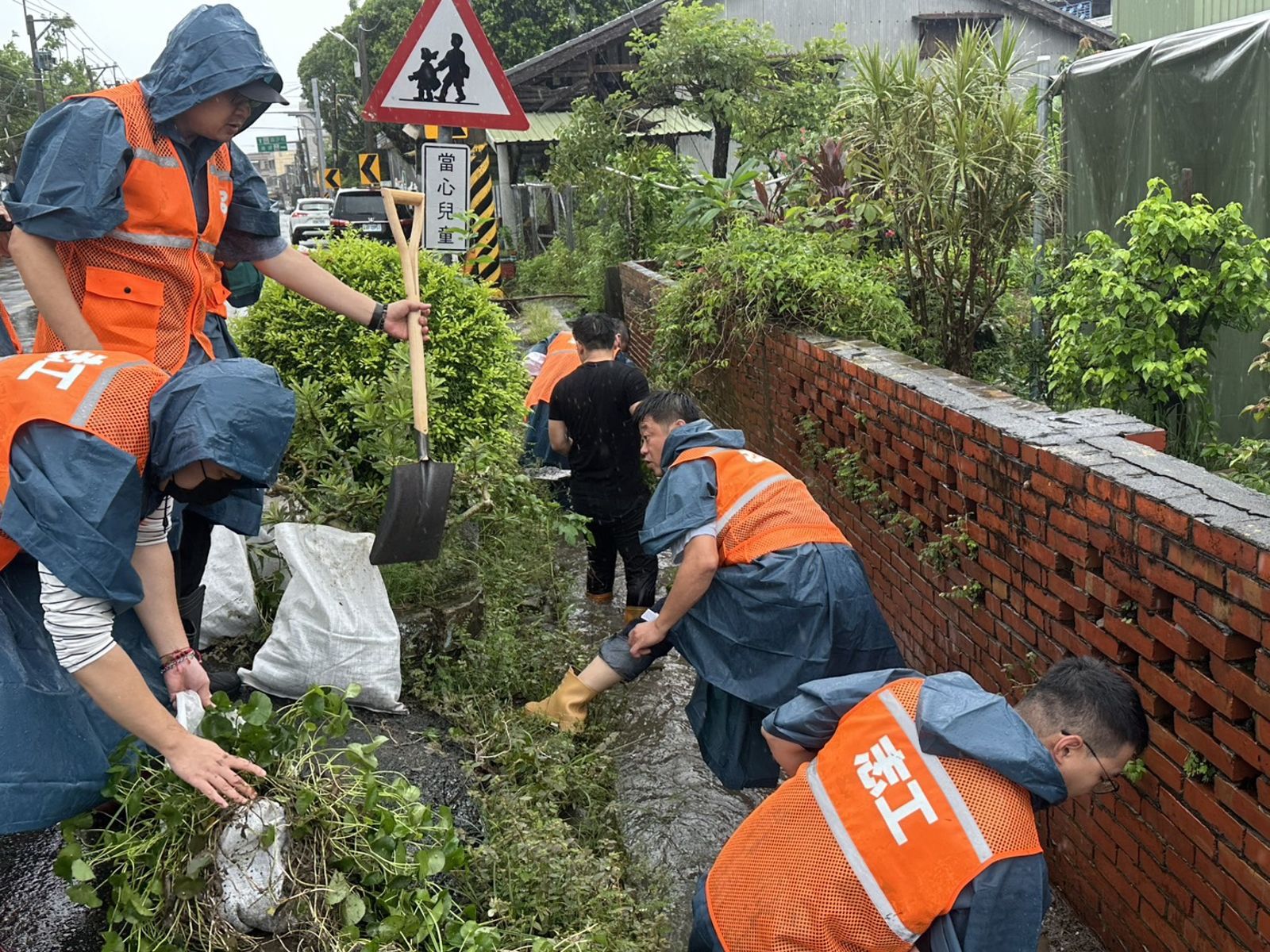 民進黨志工隊南下救災　成立物資媒合中心助災民重建家園