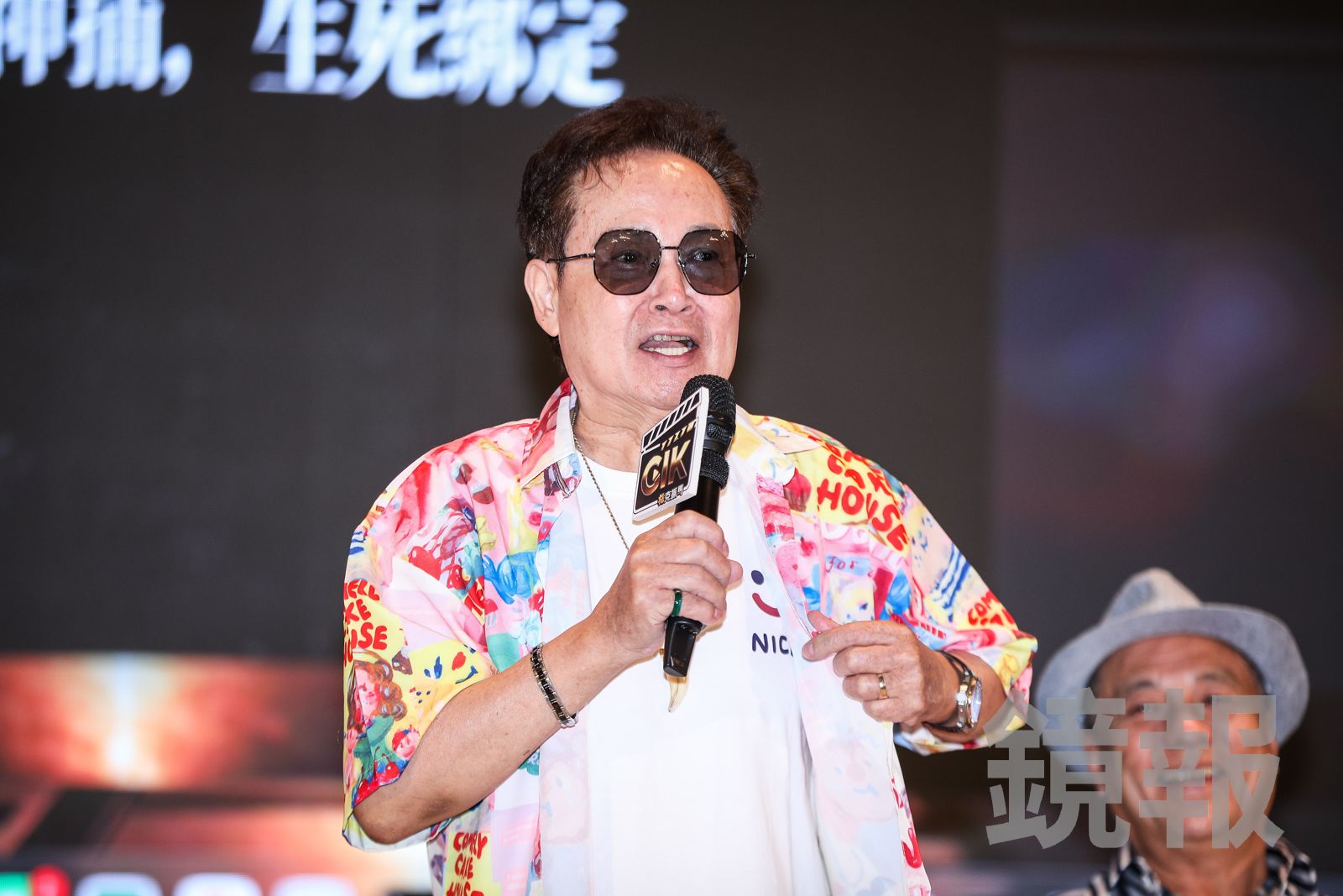 75歲孟飛昔拍爆破戲「3個月聽不到」 如今靠助聽器輔助!談舊愛陳美鳳這樣說