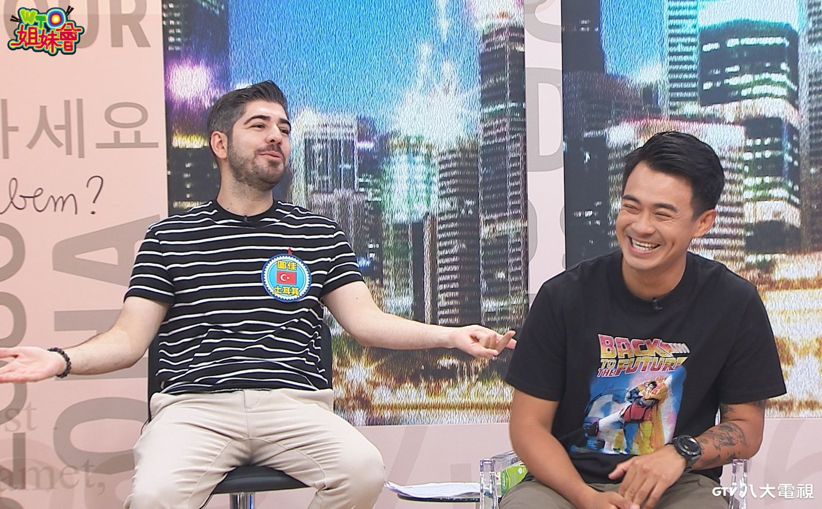 融融(右)和圖佳(左)聊起出國拍攝節目的趣事。八大電視提供