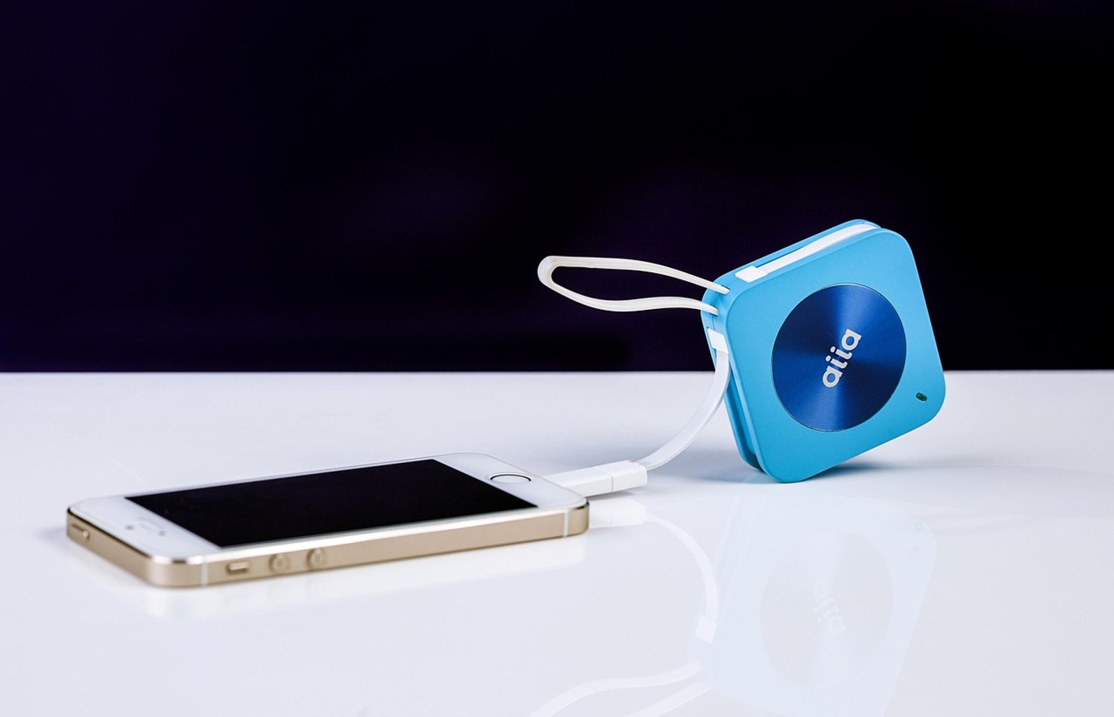 台電呼籲，行動電源不可隨意丟棄，行動電源若有摔過龜裂或膨脹異常情形，建議要淘汰。圖／取自pixabay