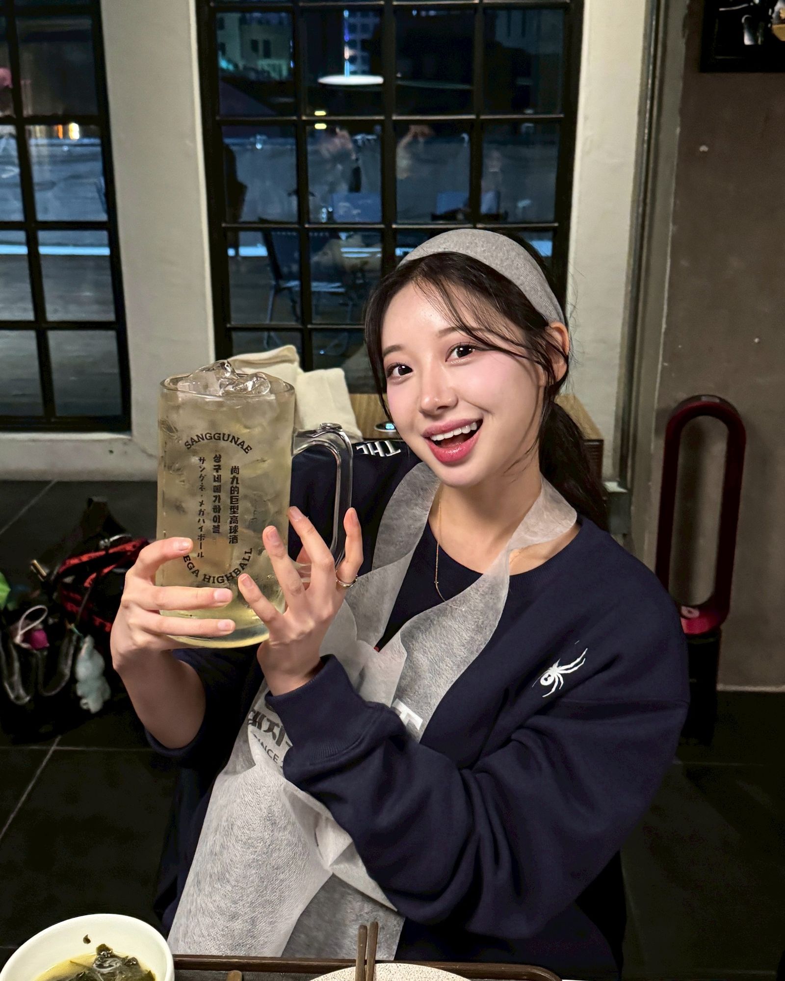 禹洙漢分享慶功吃美食。樂天桃猿提供